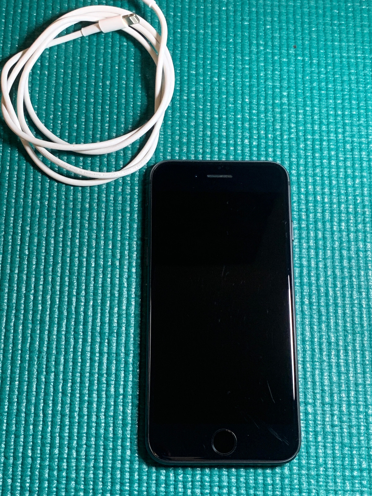 Apple iPhone 8 – 64GB – Space Gray (Unlocked) A1863 (CDMA + GSM)