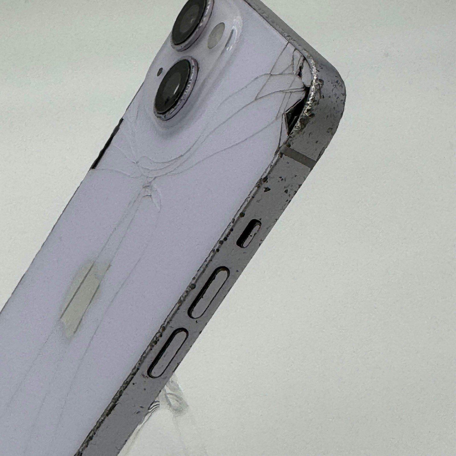 T-Mobile Apple iPhone 14 128GB MPUA3LL/A BH 85% BH – Cracked Back