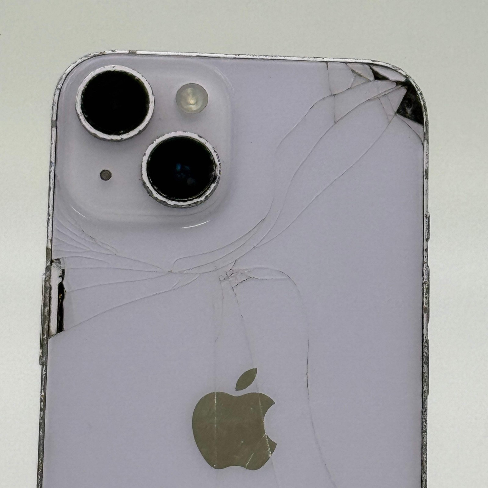 T-Mobile Apple iPhone 14 128GB MPUA3LL/A BH 85% BH – Cracked Back
