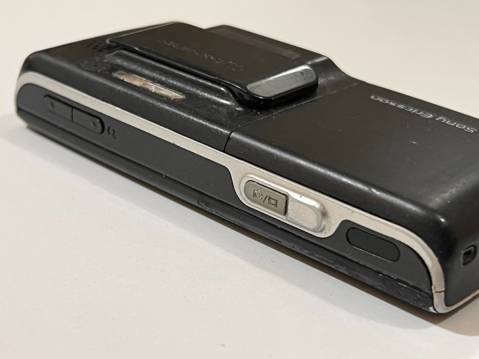 Rare Sony Ericsson K800i – 64 MB – Black (Unlocked) GSM Mobile Phone Vintage