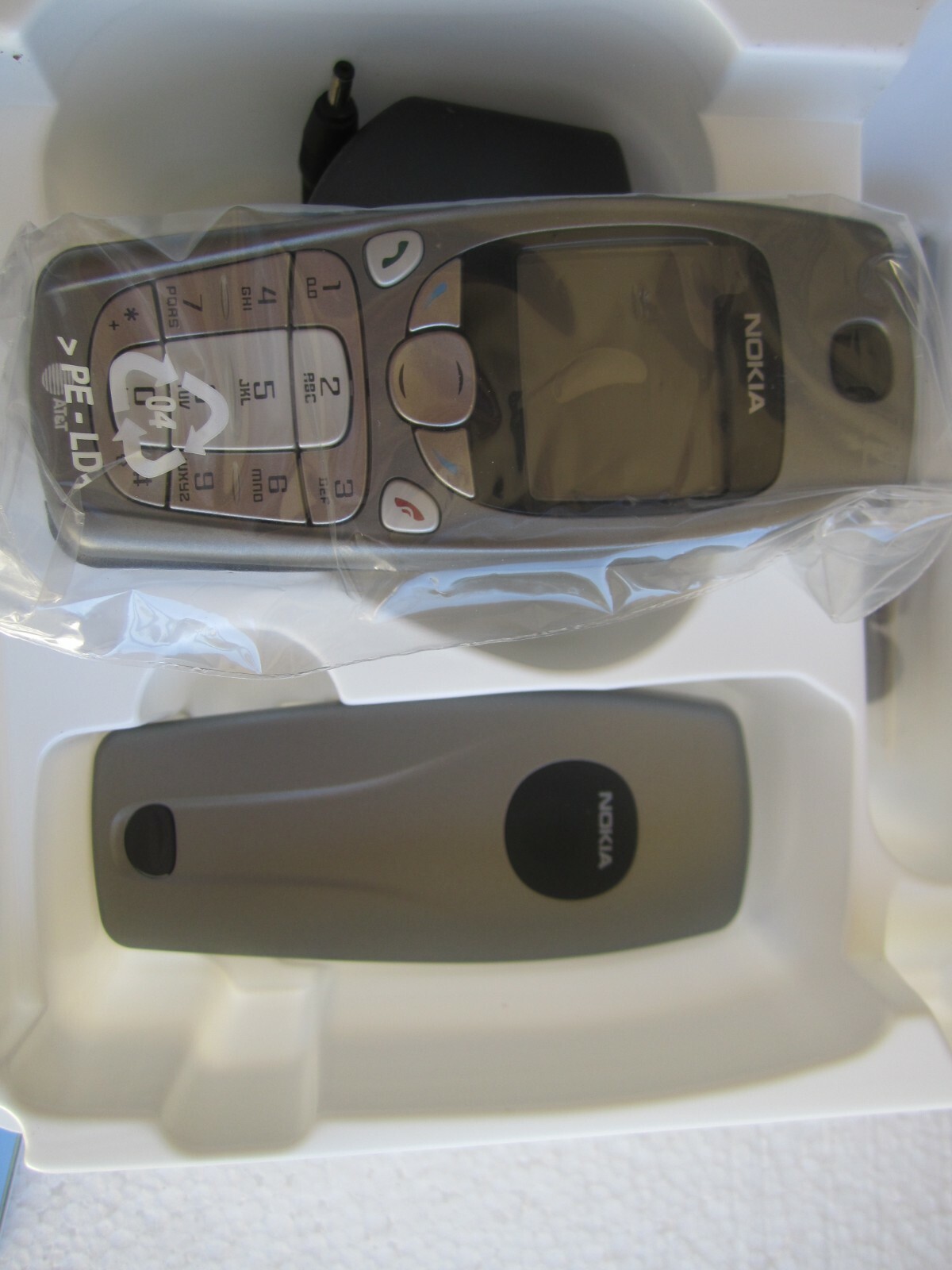 Vintage Nokia 3560 Phone w/Charger Battery & Packaging – For Collectors