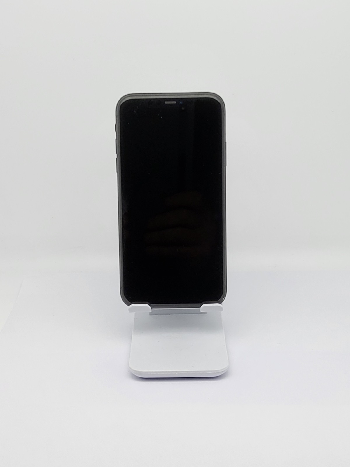 Apple iPhone 11 (Factory Unlocked) 64GB | Black | A2111 – Cracked Back