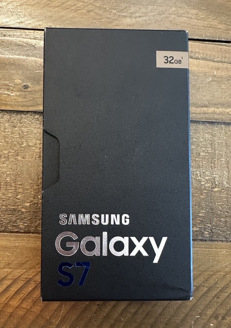 Samsung Galaxy S7 SM-G930V Gold 32GB Verizon Complete Box OEM