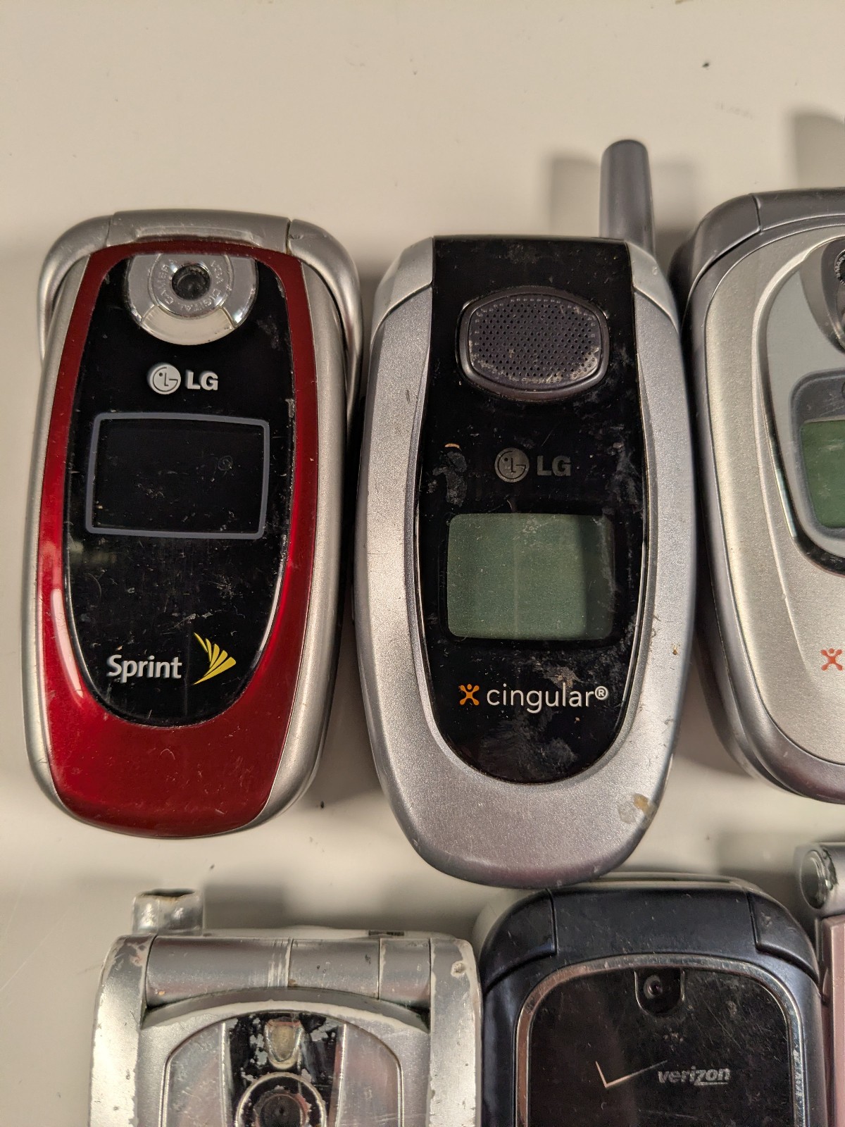 Lot (9) Flip Cell Phones LG PM225 CG300 C2000 Samsung Doro 618 Sanyo Ericcson