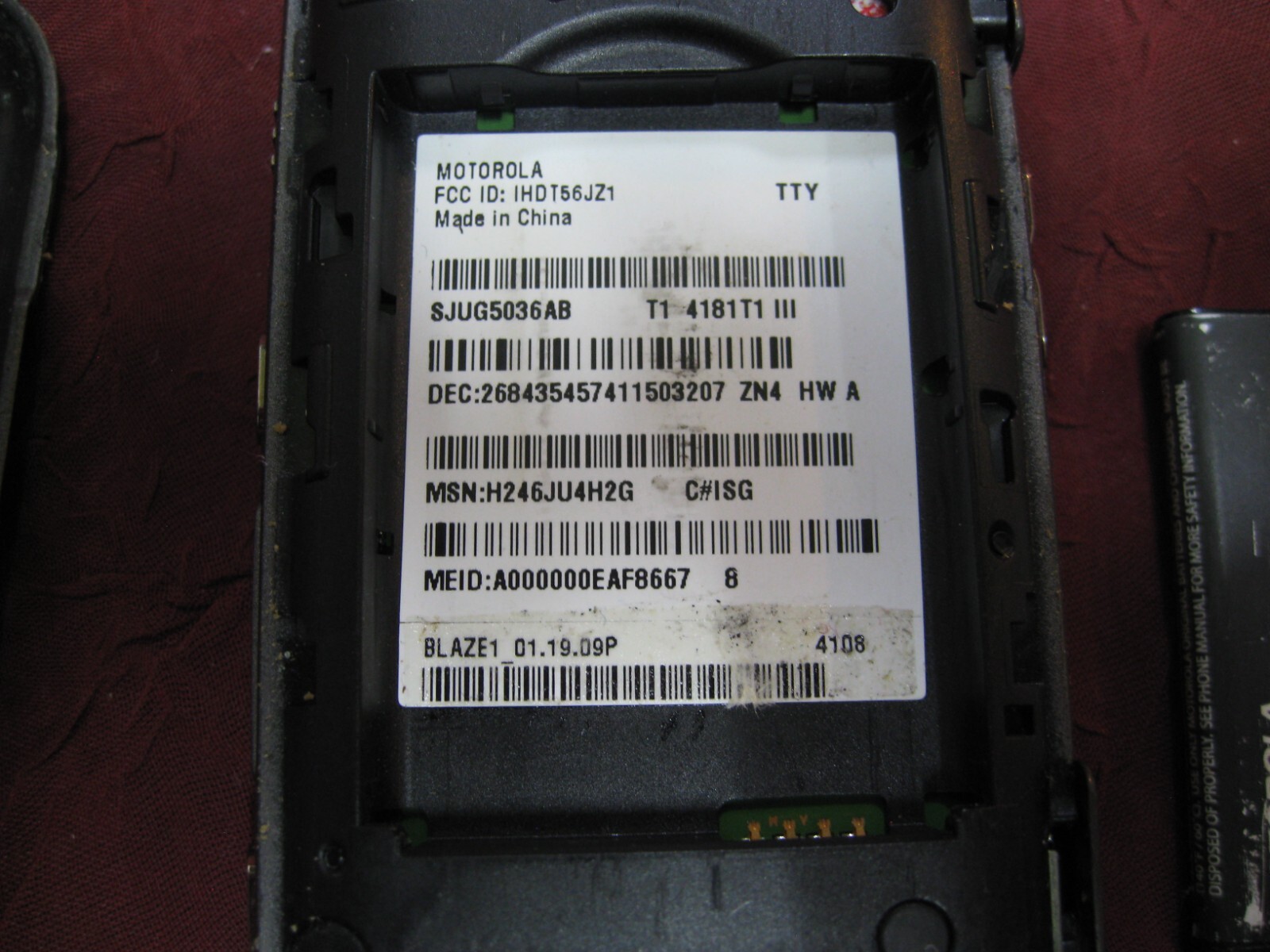 Motorola Krave ZN4 Smartphone (Verizon) – 128 MB Gray – FOR PARTS SEE DESC