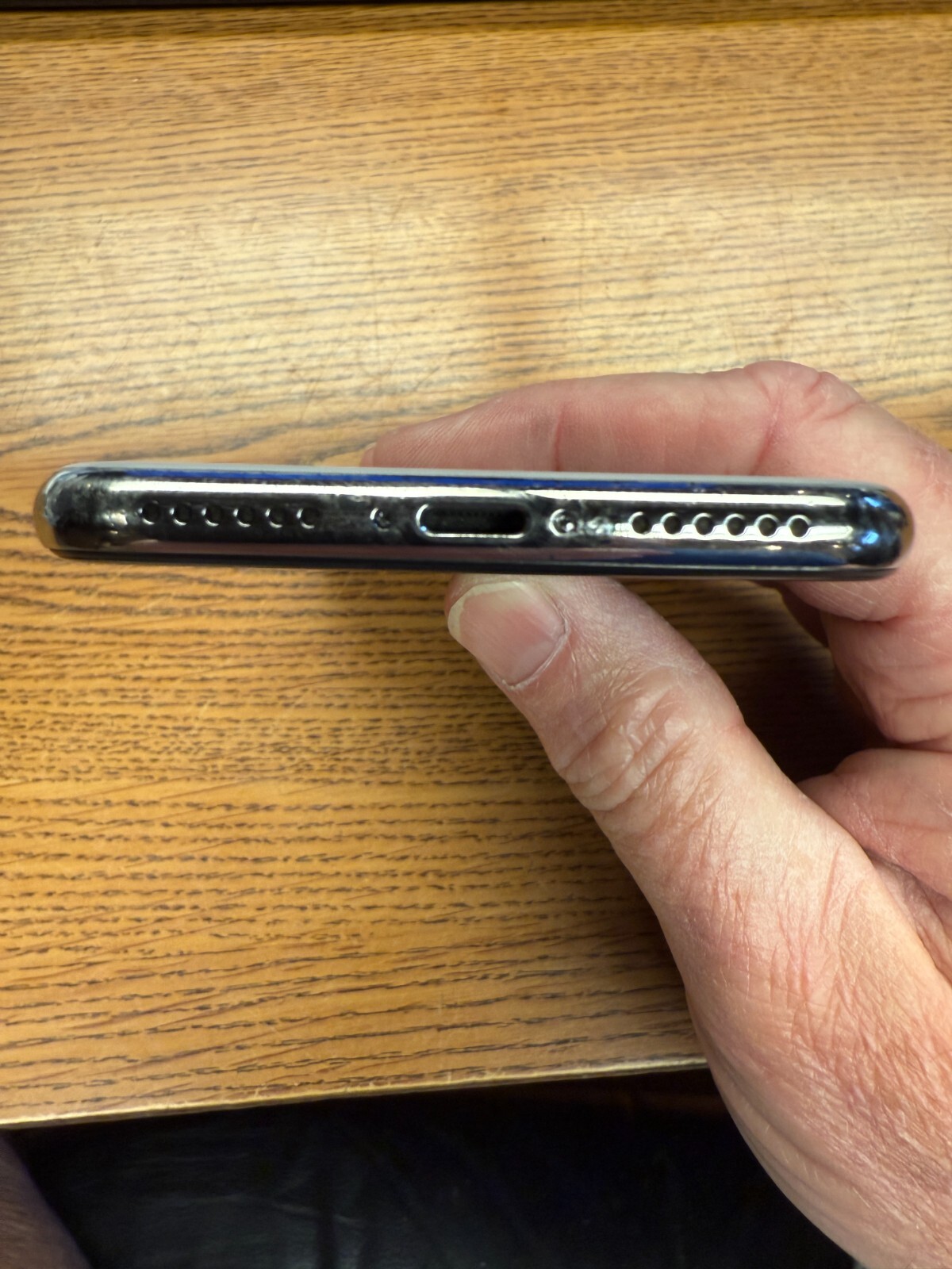 Apple iPhone X – 64GB – Silver (Unlocked) A1865 (CDMA + GSM)