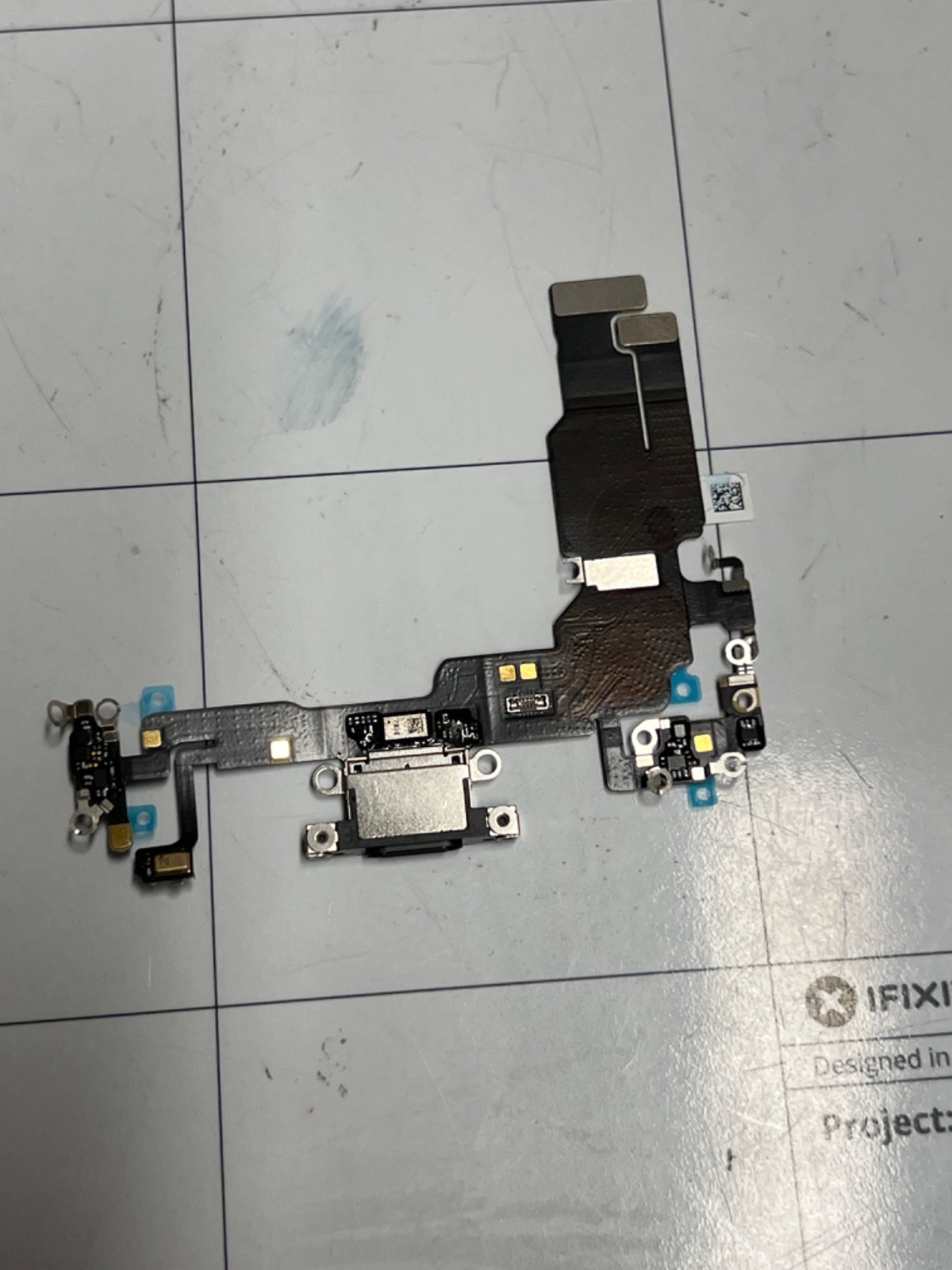 Repair Part Replacement Charge Port for Apple iPhone 15 – Black