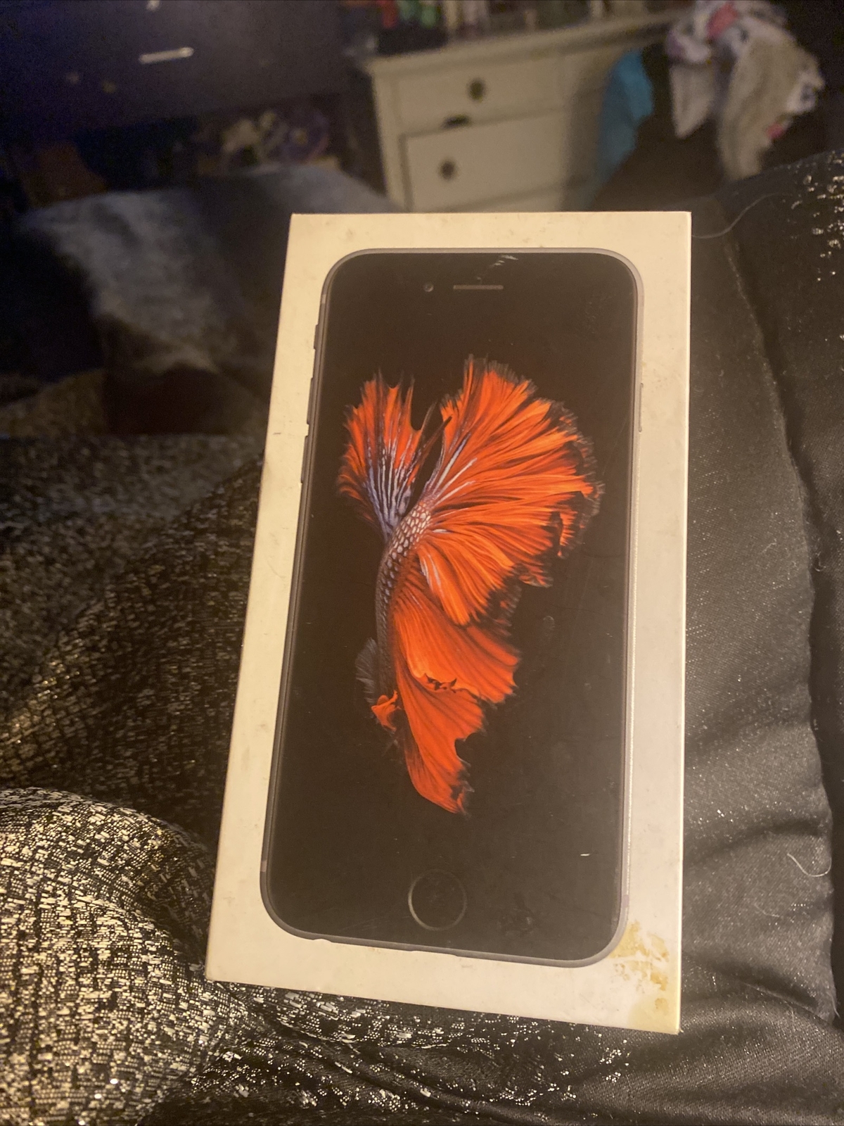 Apple iPhone 6s – 32GB – Space Gray (Unlocked) A1633 (CDMA + GSM)