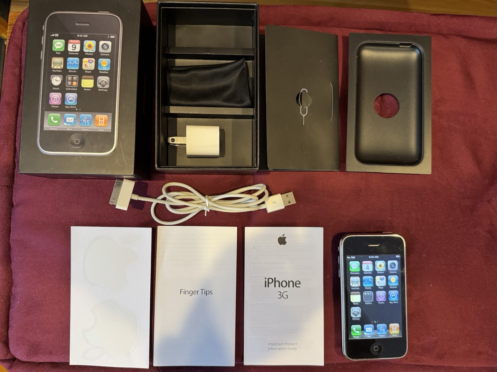 Apple iPhone (model A1241, MB702LL/A) – 3G 8GB AT&T Black – with Box & Docs