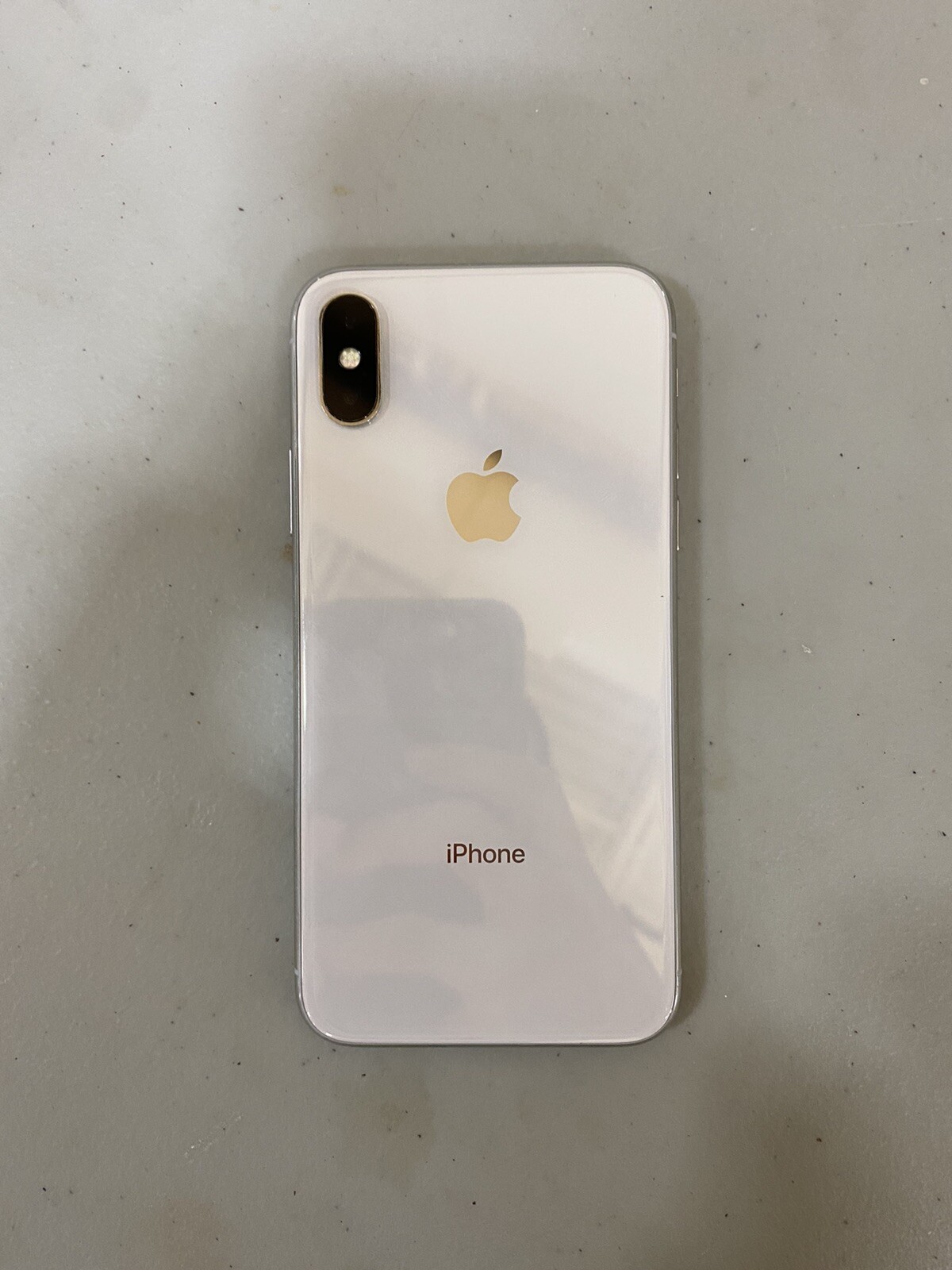 Apple iPhone X – 64GB – Silver (Sprint) A1865 (CDMA + GSM)