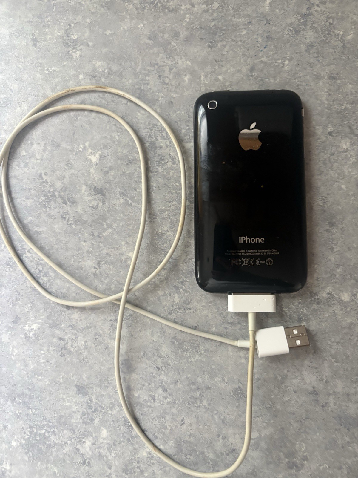 Apple iPhone 3GS 8GB A1303 (GSM)