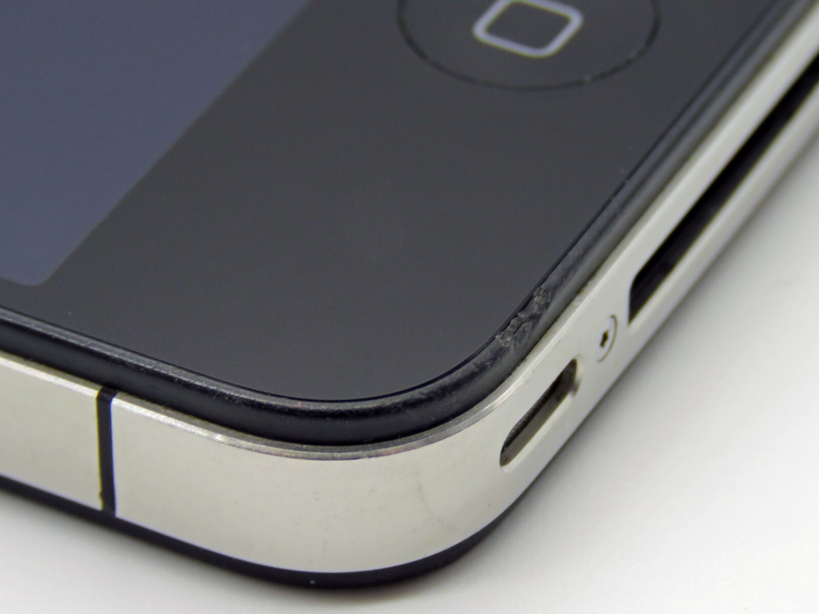 Apple iPhone 4s – 8GB – Black (Unlocked) A1387 (CDMA + GSM)