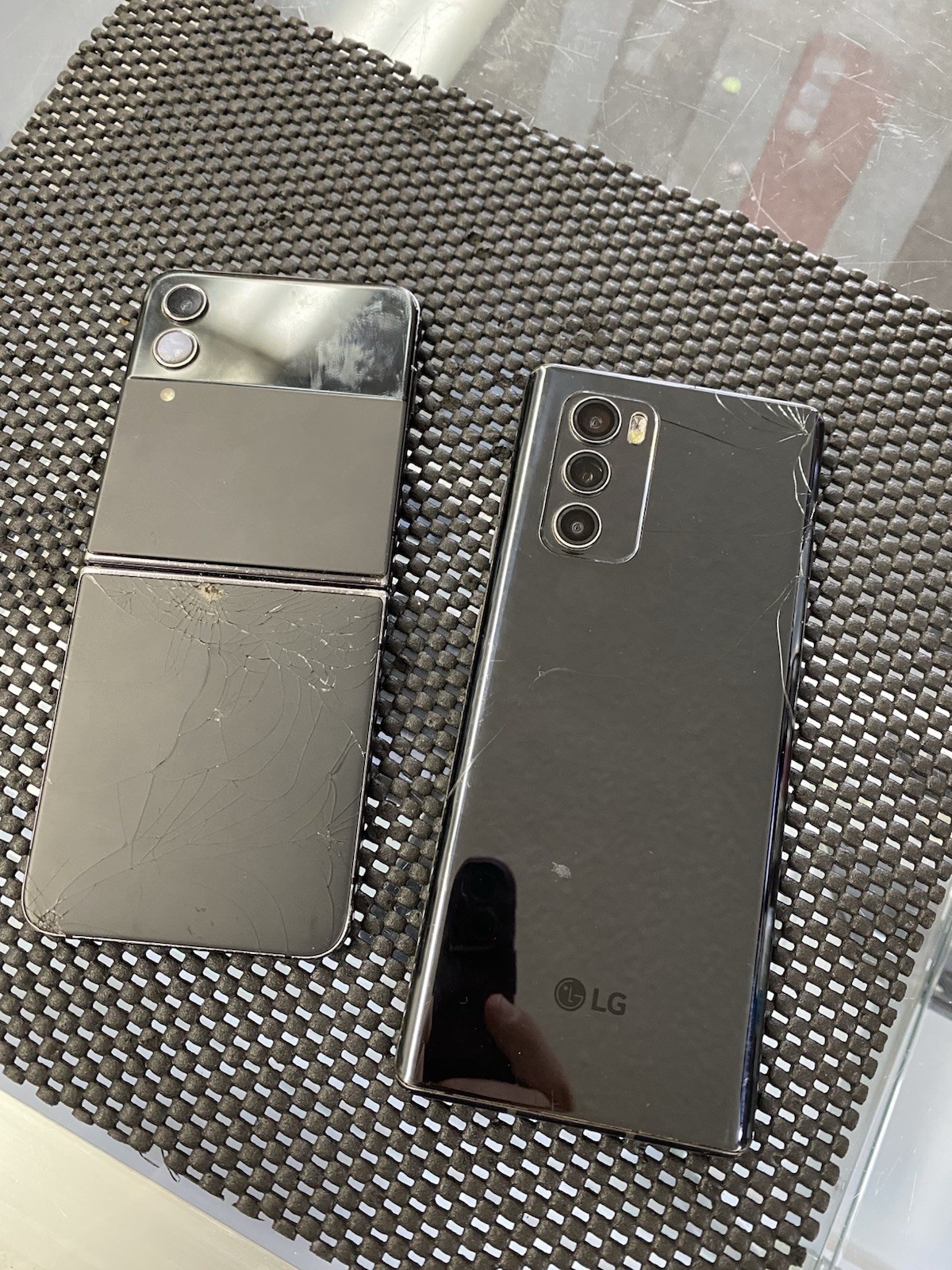 Lot Of 2 LG Wing/Samsung Z Flip 4 – For Parts/Repair – Unlocked/unknown – O6
