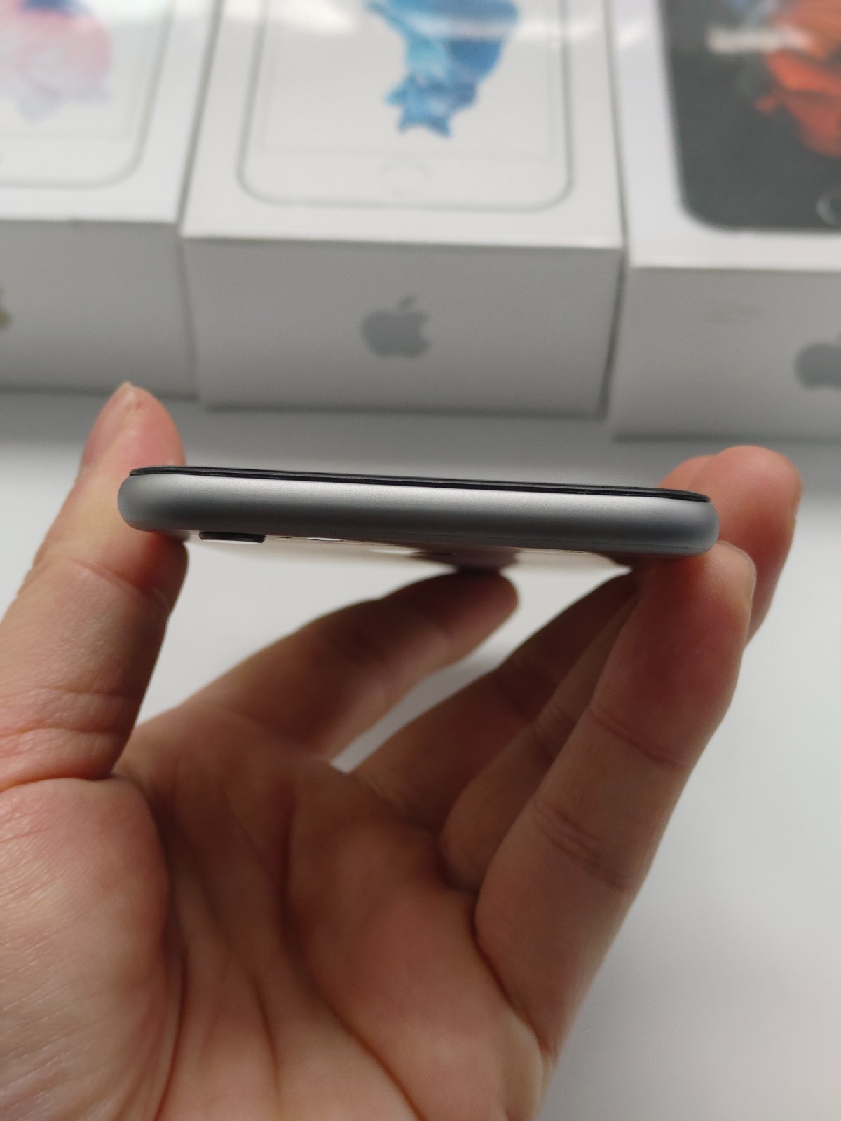 Boxed Apple iPhone 6s/6s PLUS 16/32/64/128GB Factory UNLOCKED(any carrier)
