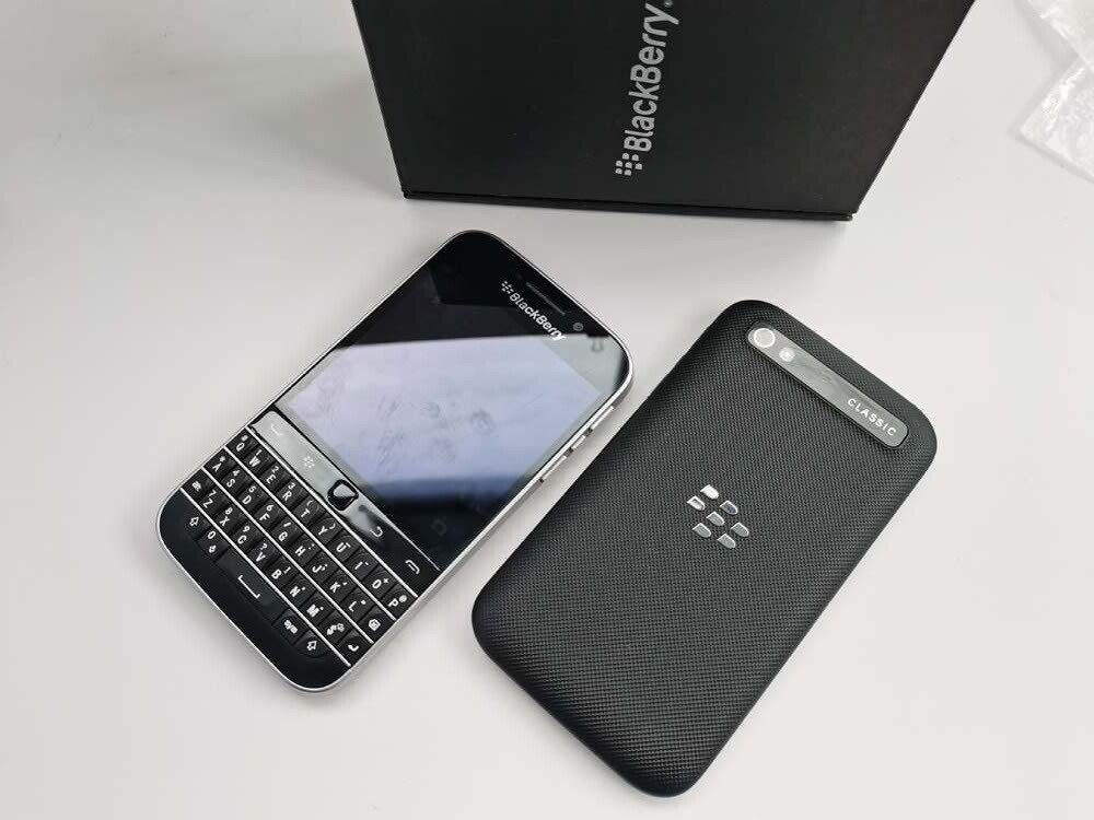 BlackBerry Classic Q20 Unlocked 16GB Keyboard Smartphone