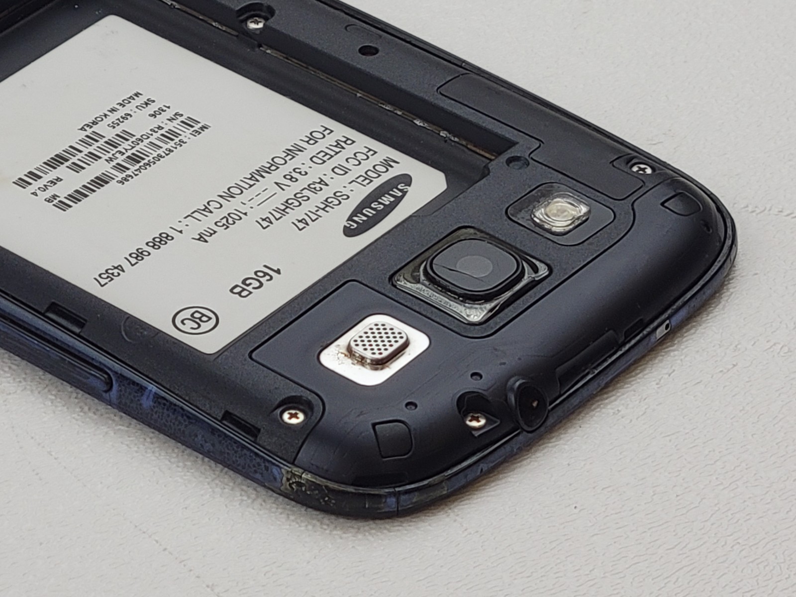 Samsung Galaxy S III (S3) (SGH-i747) 16GB (AT&T) – CRACKED – Clean IMEI – B414