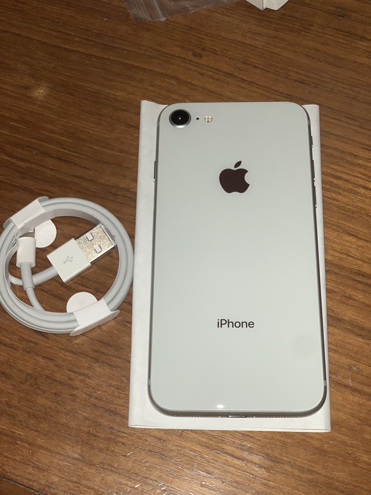 Apple iPhone 8 – 64GB – Silver (Unlocked) A1863 (CDMA + GSM)