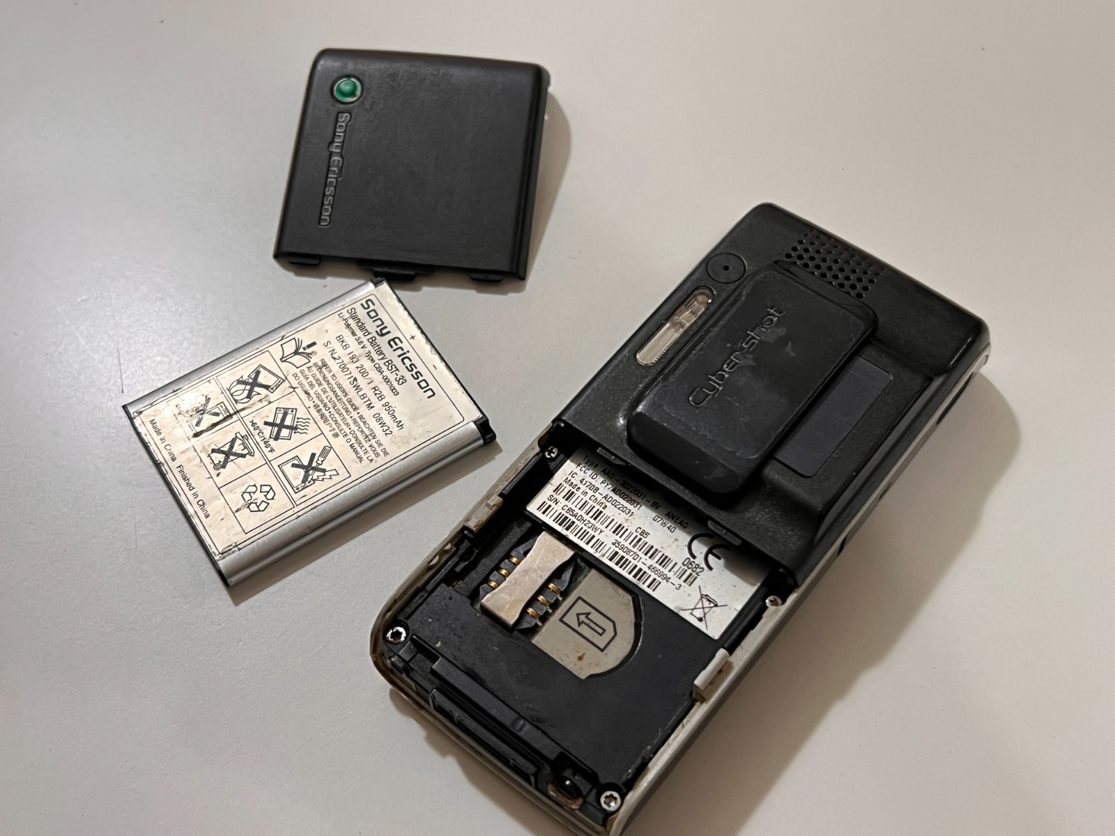 Rare Sony Ericsson K800i – 64 MB – Black (Unlocked) GSM Mobile Phone Vintage