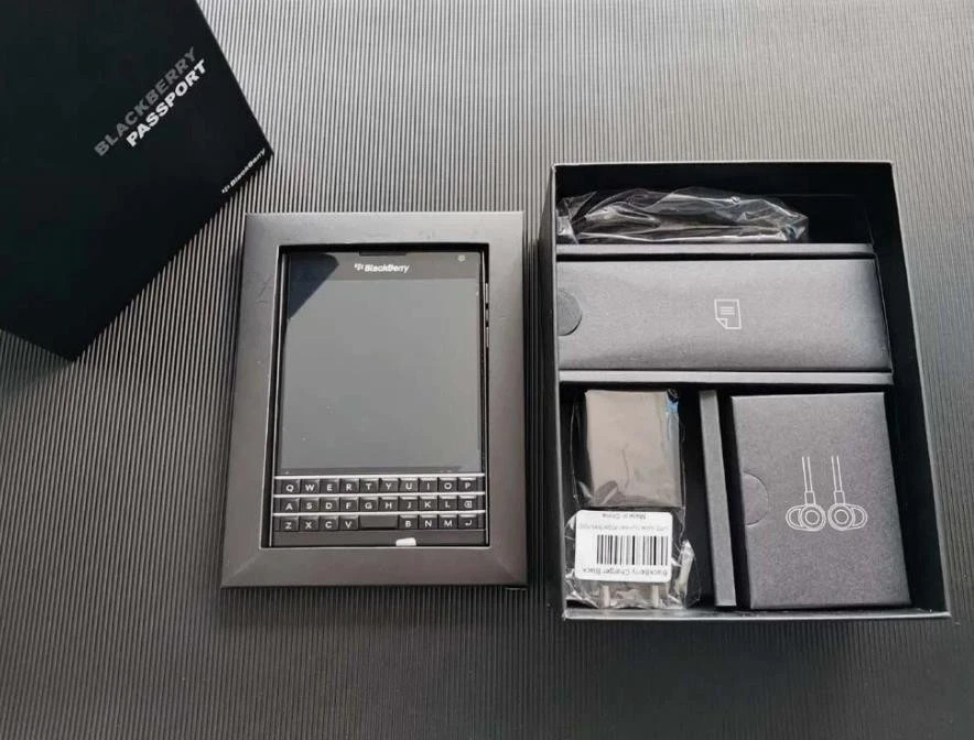 BlackBerry Passport Q30 (SQW100-1) 32GB+3GB Black Unlocked Smartphone