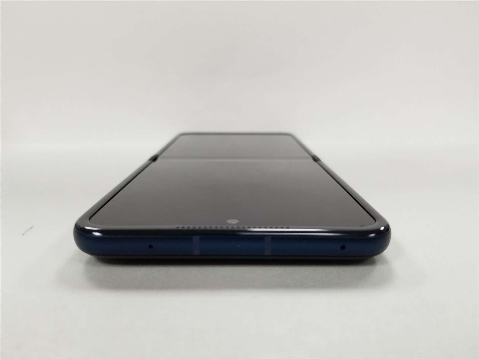 Motorola Razr 2025 256GB Blue XT2553V (Unlocked) Fully Functional DG7711