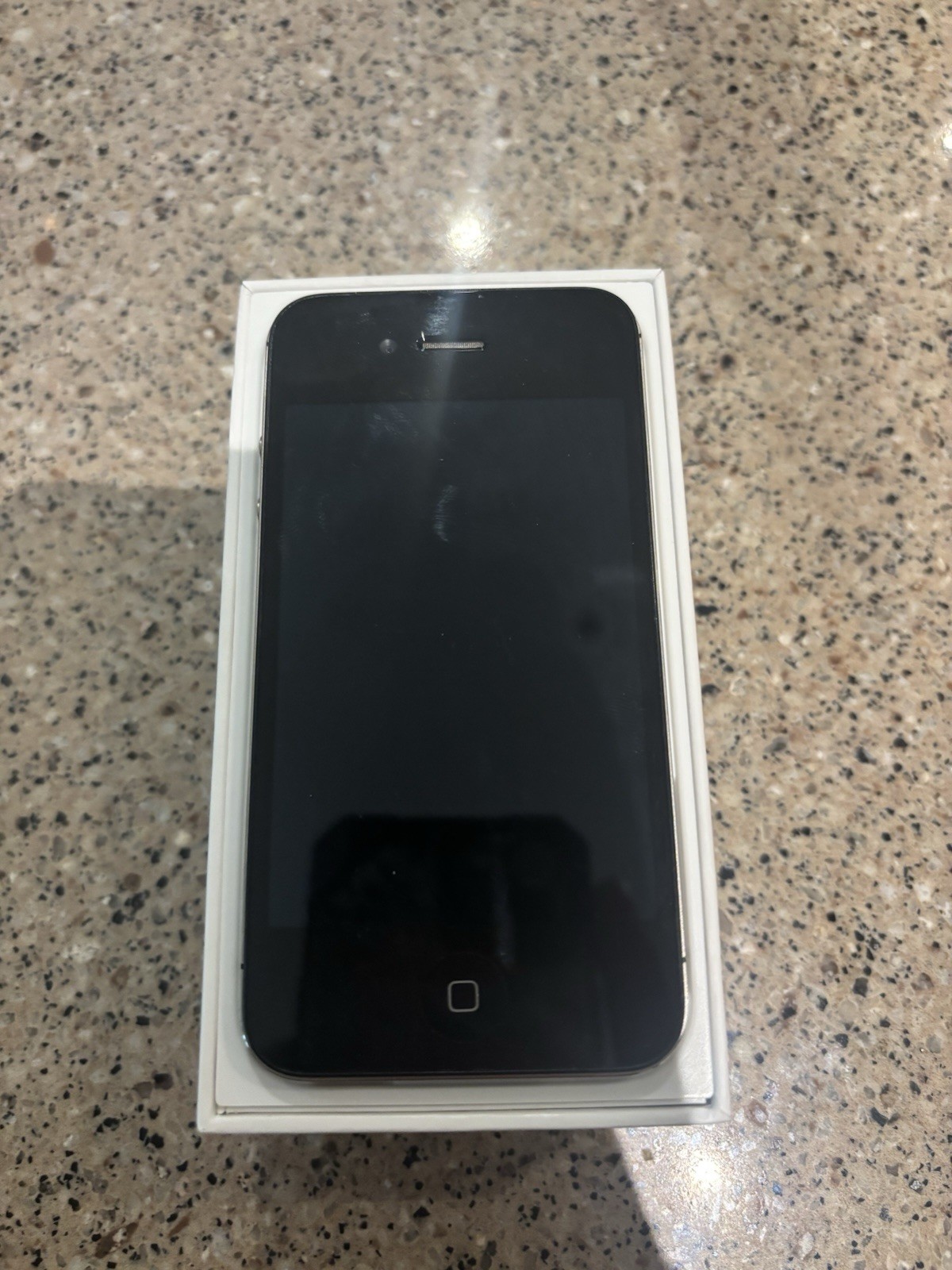 Apple iPhone 4S 16GB Black A1387 3.5in 8MP GSM w/ Original Box
