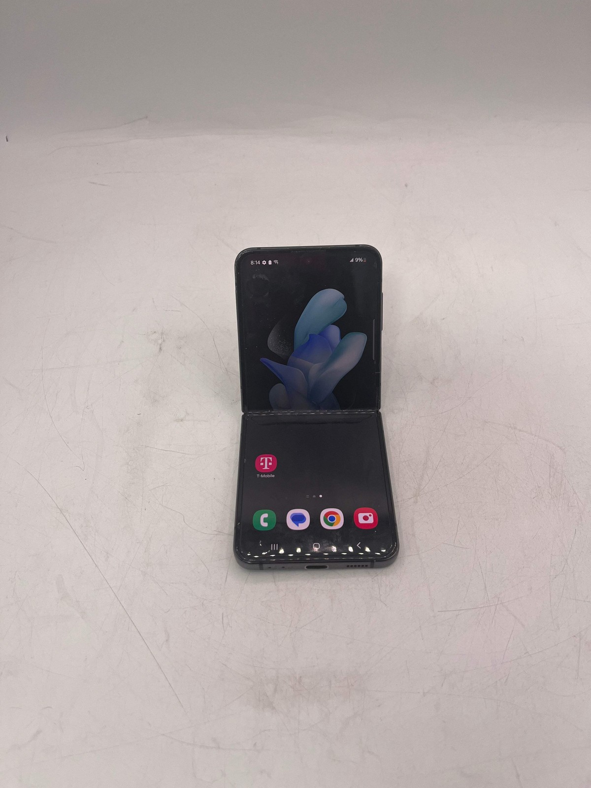 T-Mobile Samsung Galaxy Z Flip 4 128GB Black Smartphone