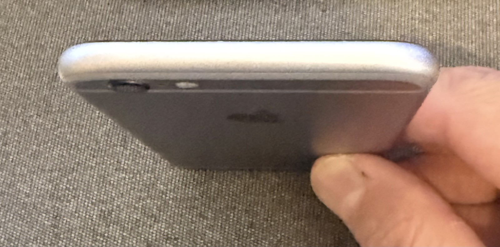 Apple iPhone 6S – 16GB – A1633 – AT&T Locked Smartphone – Silver