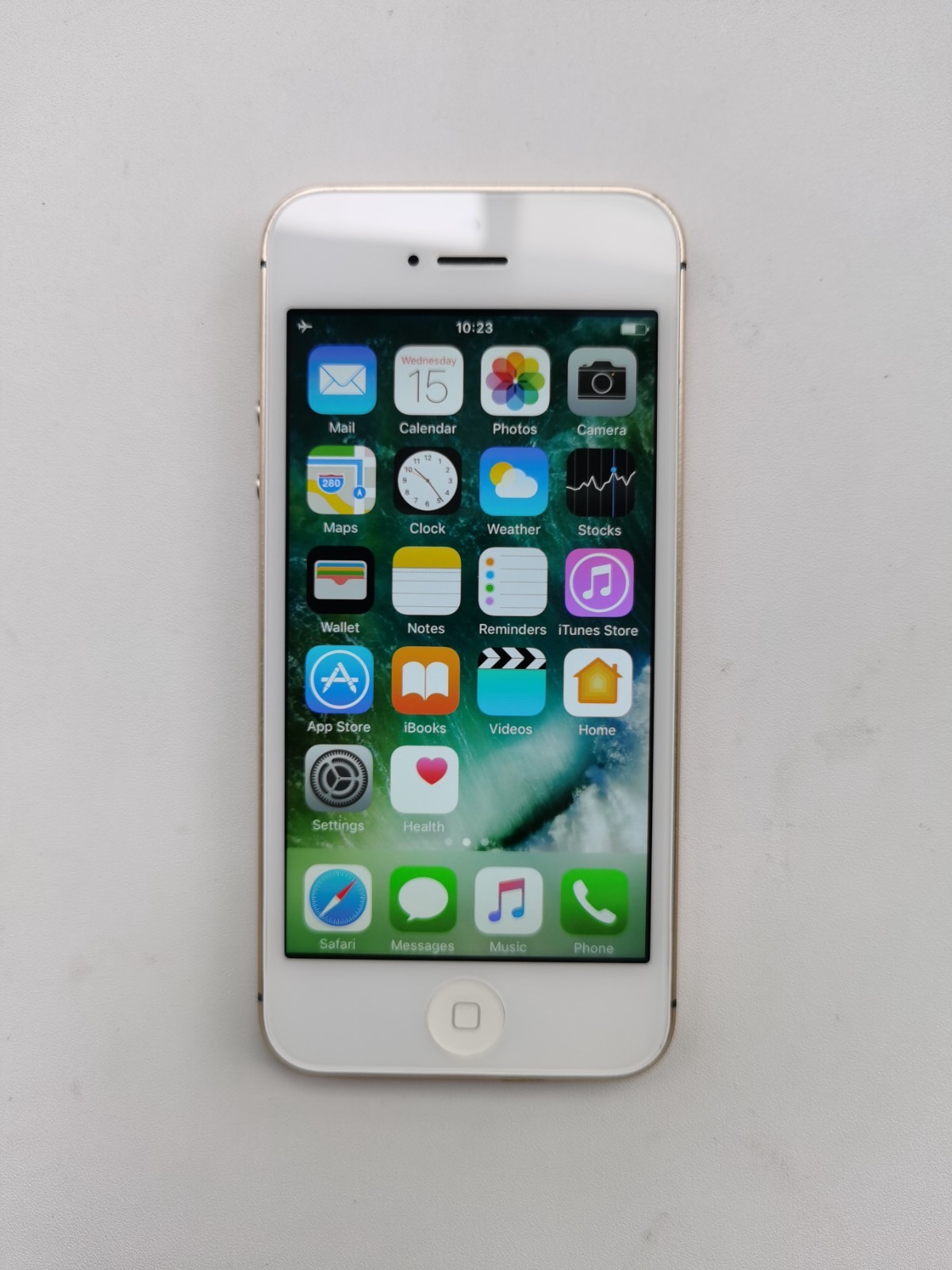 Apple iPhone 5s Unlocked 16/32/64GB – Gray Silver Gold- iOS -Fully Working phone