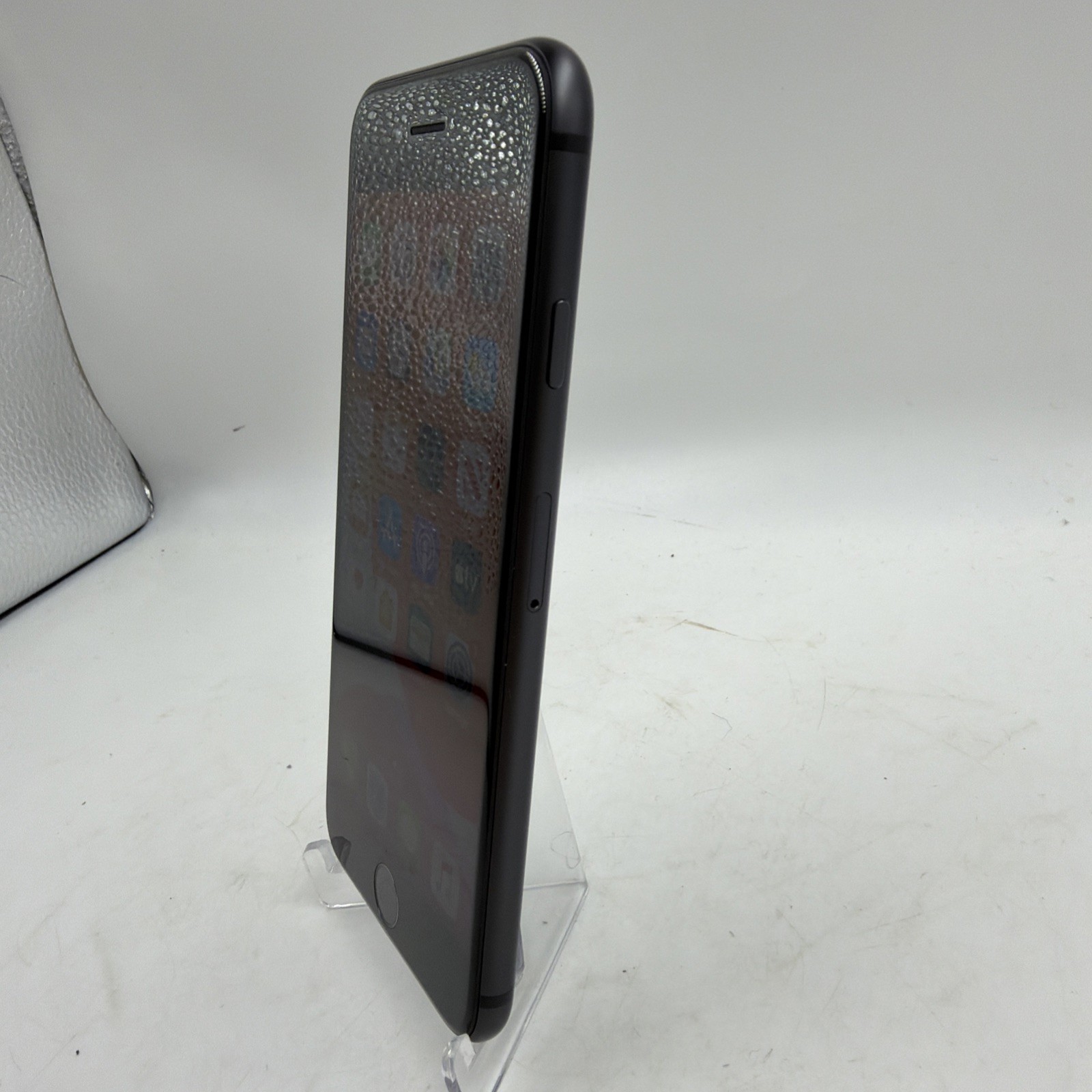Apple iPhone 8 – 128GB – Gray – AT&T – A1905 – IOS 13.5.1 – 100% Battery