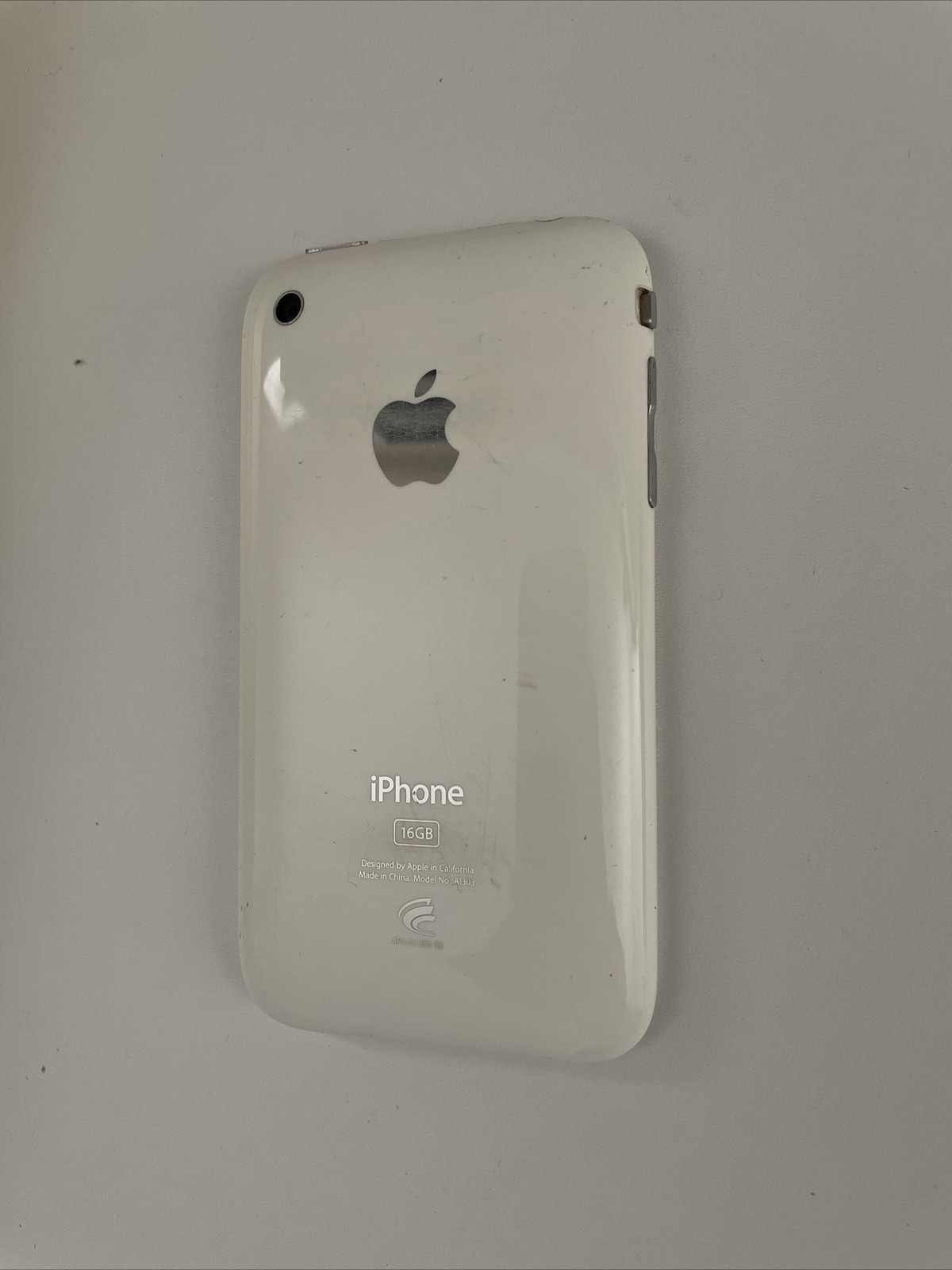 Apple iPhone 3GS – 16GB – White (Unlocked) A1303 (GSM) – for parts