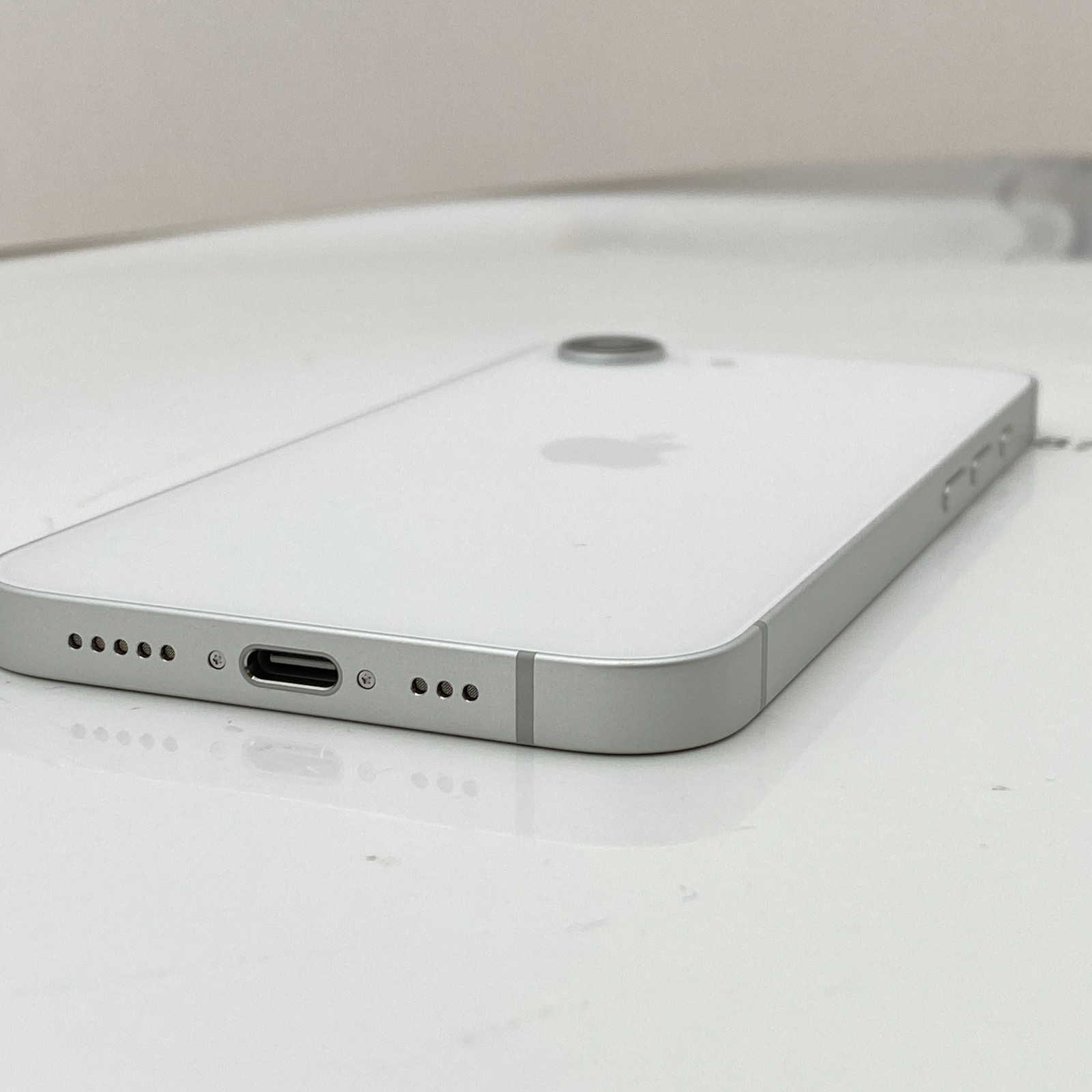 Apple iPhone 16e – 128GB – White (Unlocked)-Open Box