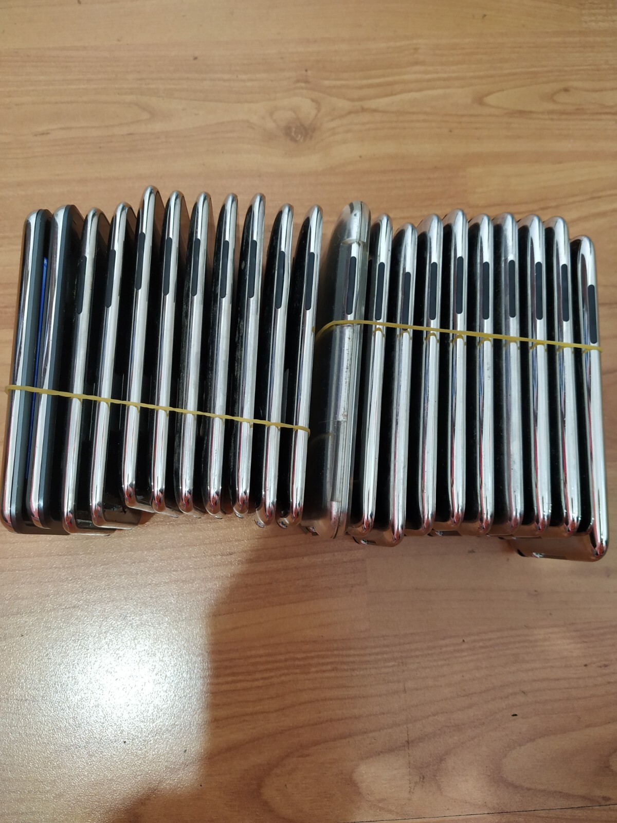 Lot of 21 Apple iPod Touch 1st, 2nd, 3rd,32GB(3pcs)16GB(3pcs)8GB(15pcs)for parts