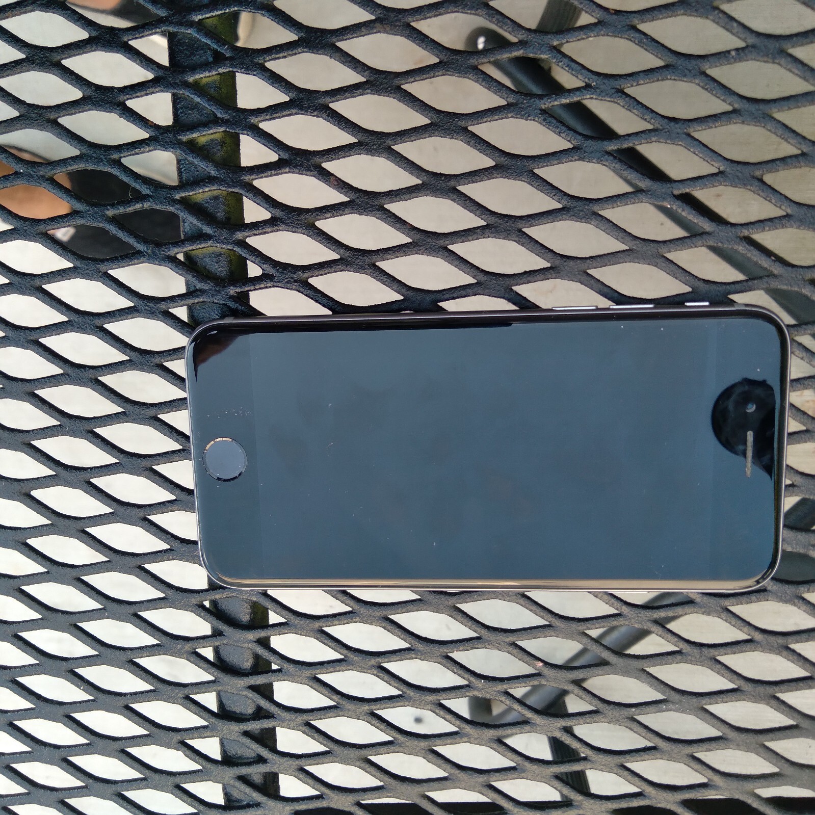Apple iPhone 6 – 16GB – Silver (Unlocked) A1549 (CDMA + GSM)