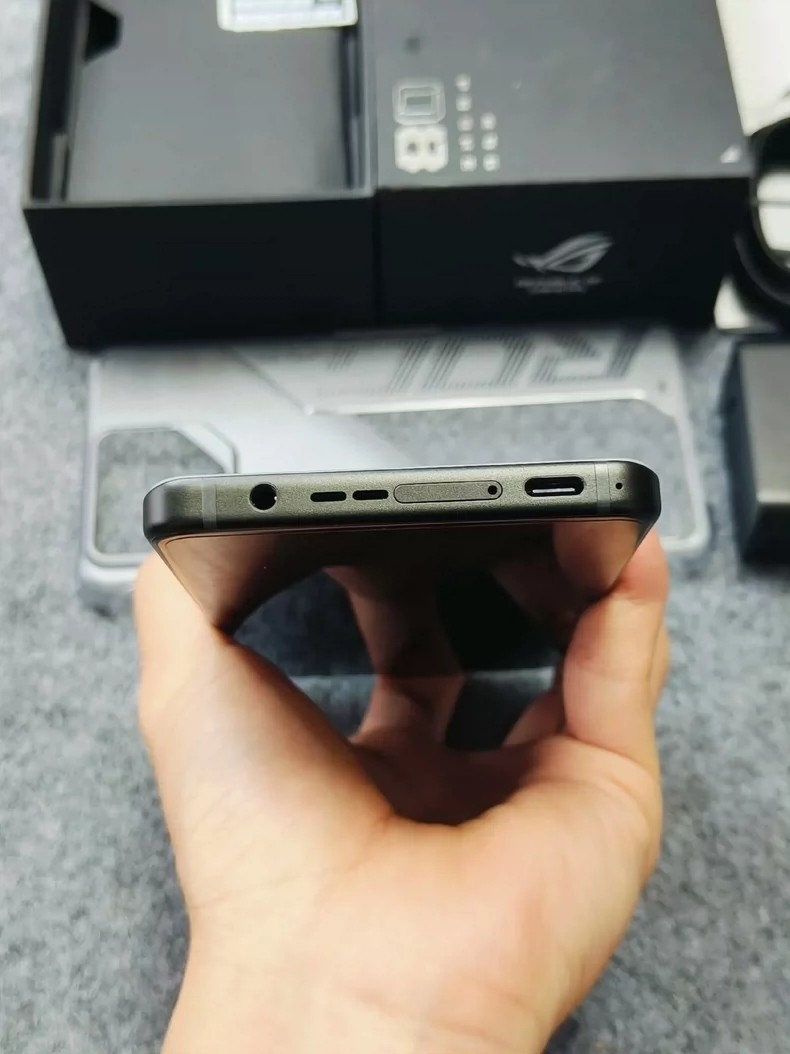 Asus ROG Phone 8 5G 6.78″ 50MP Android Google Play Global 12+256GB RAM