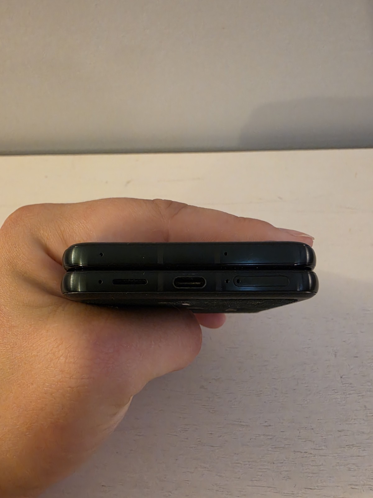 Motorola Razr Ultra 2025 – 16/512GB – NO CELLULAR DATA – READ DESCRIPTION
