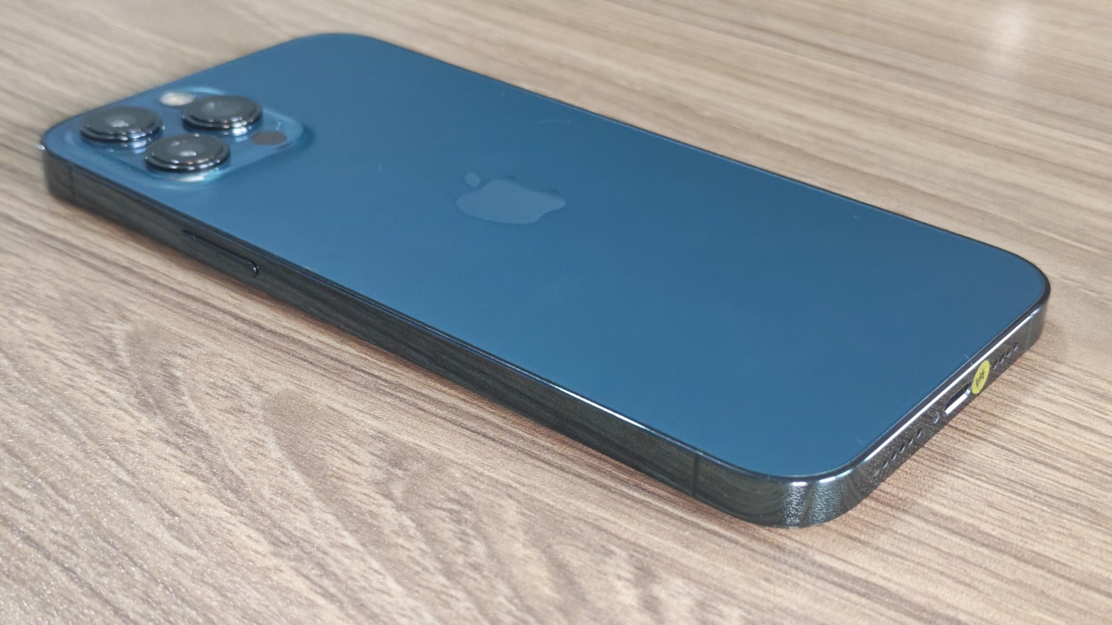 Apple iPhone 12 Pro Max Unlocked 128/256/512 GB Random Color With Accessories