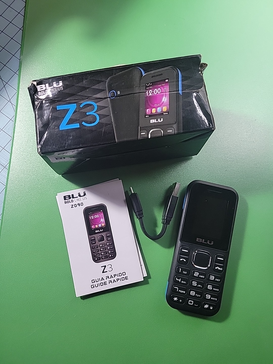 BLU Z3 / Z090 – Black and Blue Unlocked GSM International Dual SIM Cell Phone