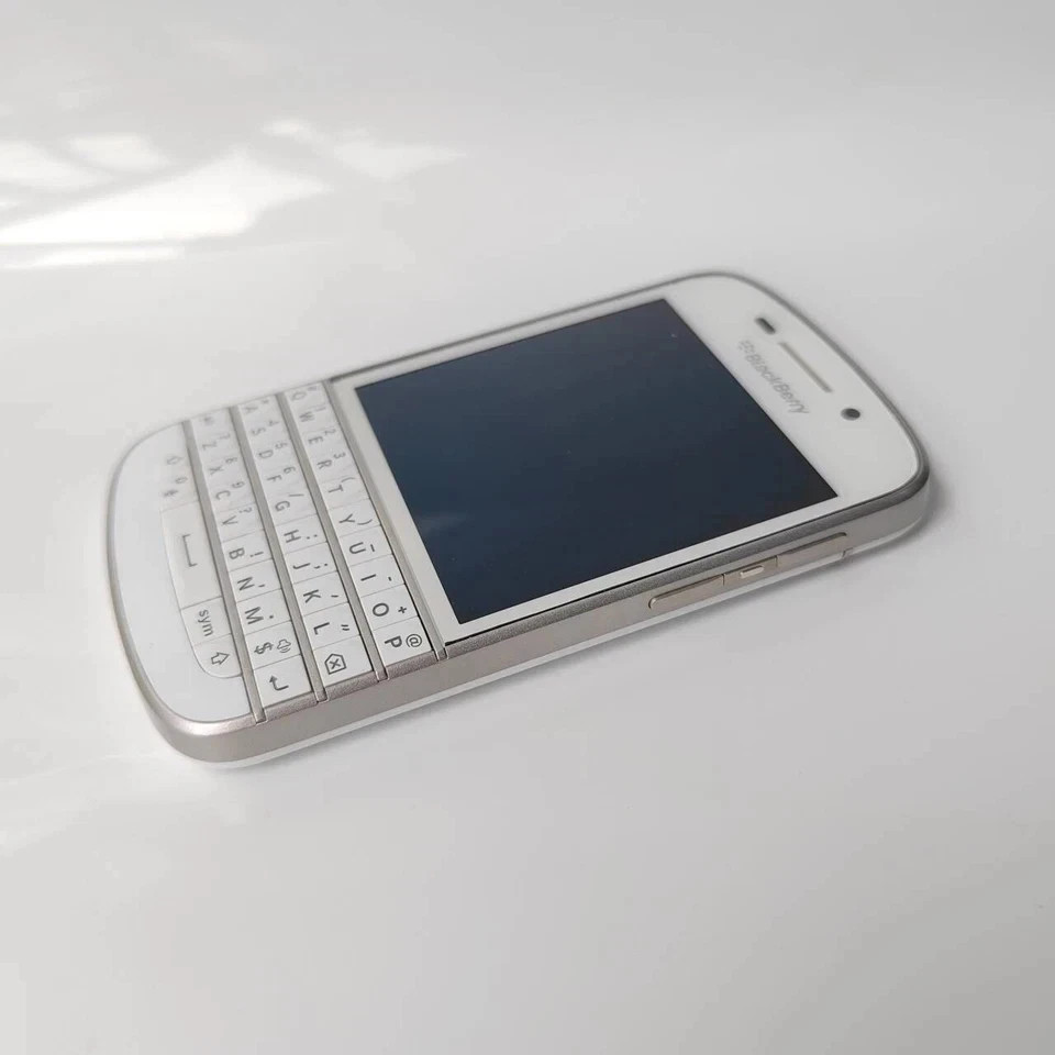 BlackBerry Q10 8MP 4G 16GB LTE 3.1″ Keyboard Unlocked Smartphone 1year warranty