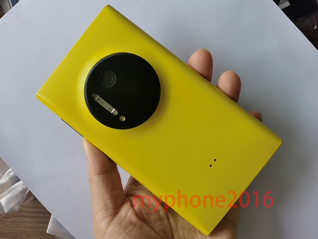 Yellow Nokia Lumia 1020 – 32 GB – 41MP (Unlocked) Dual Core Windows Phone