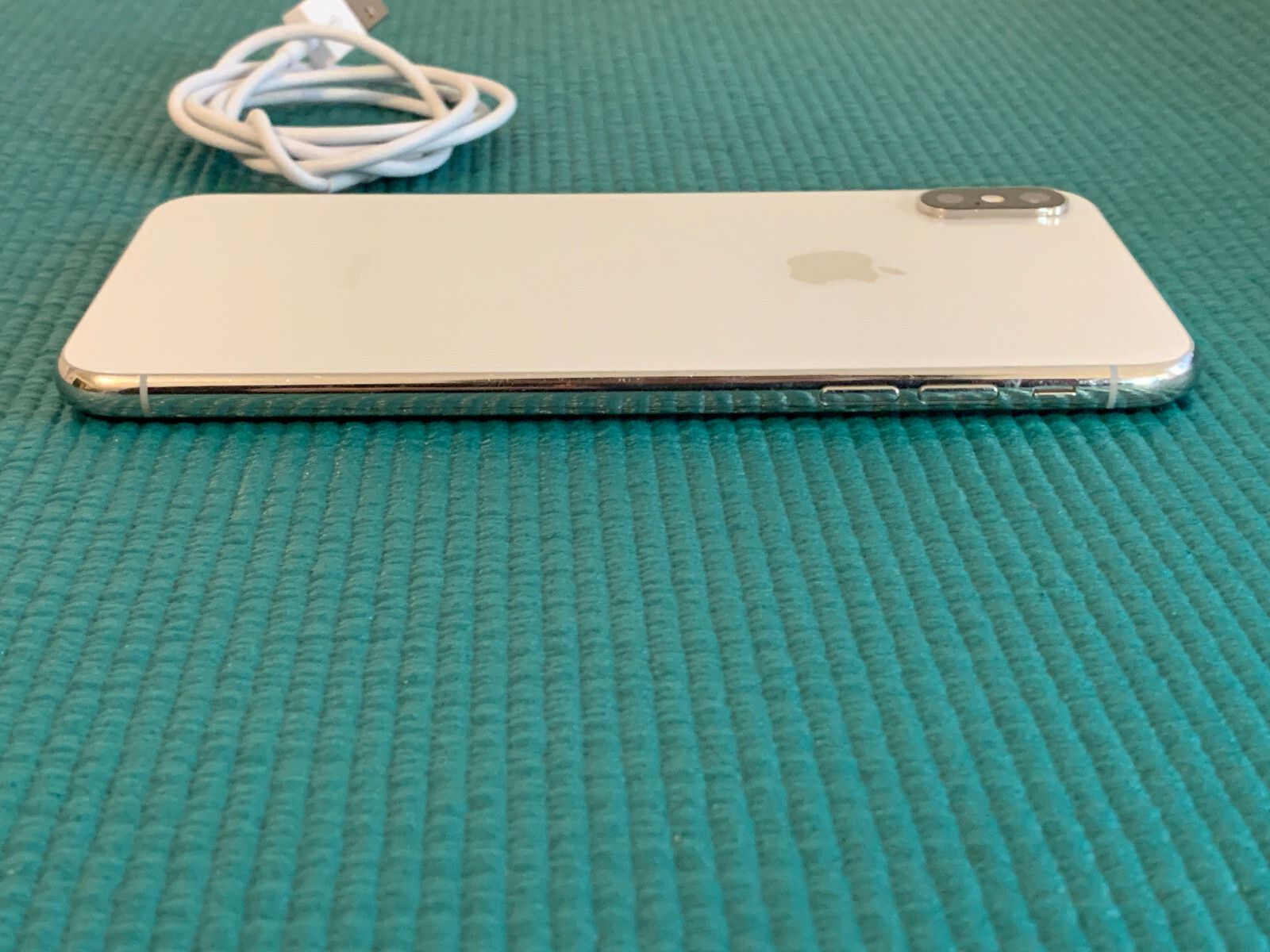 Apple iPhone XS Max – 64GB – Silver (Unlocked) A1921 (CDMA + GSM)