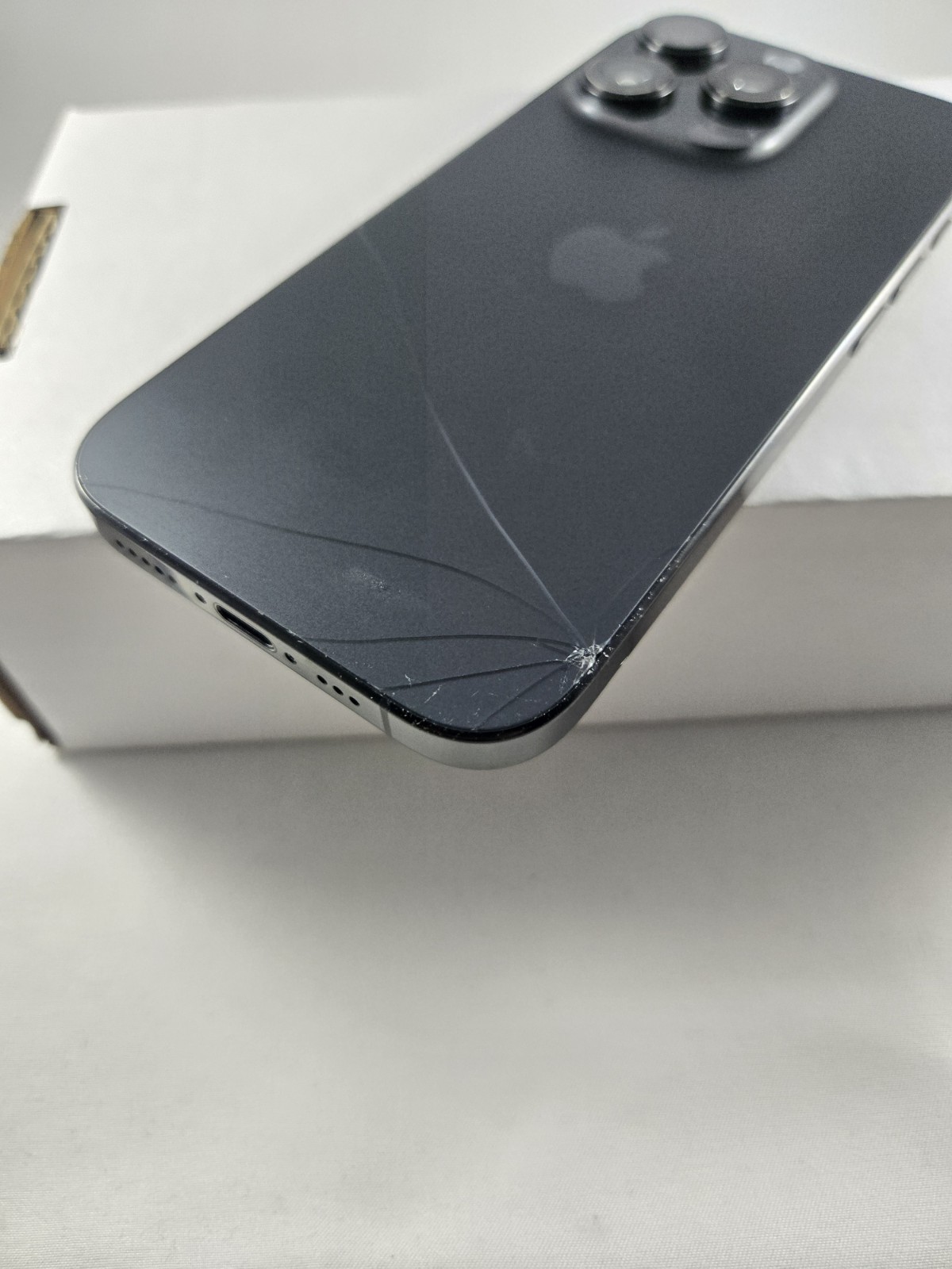 Apple iPhone 16 Pro A3083 Boost Only 128GB Black READ DESCRIPTION