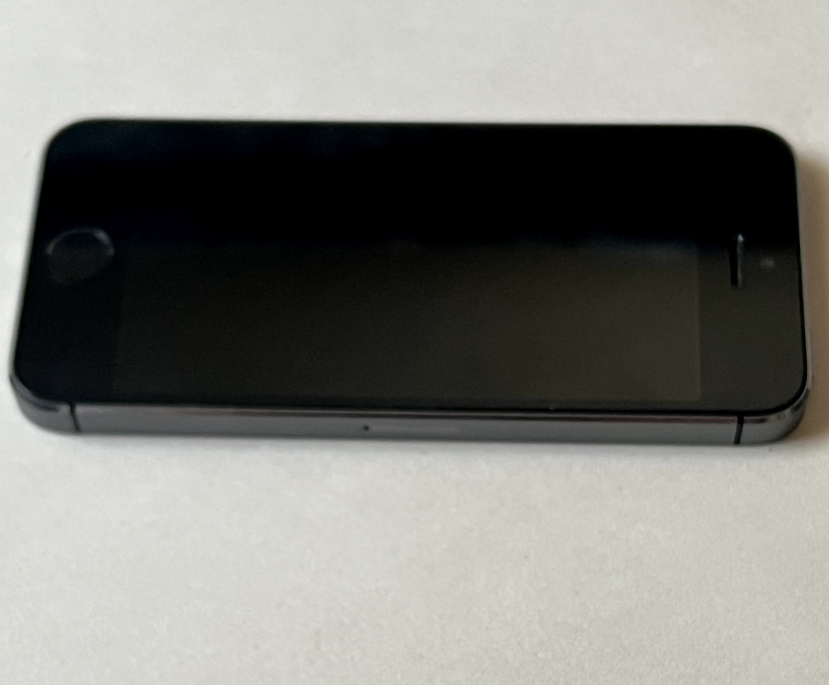 Apple iPhone 5s 16GB, Space Gray AT&T Locked Model A1533 With Factory Box