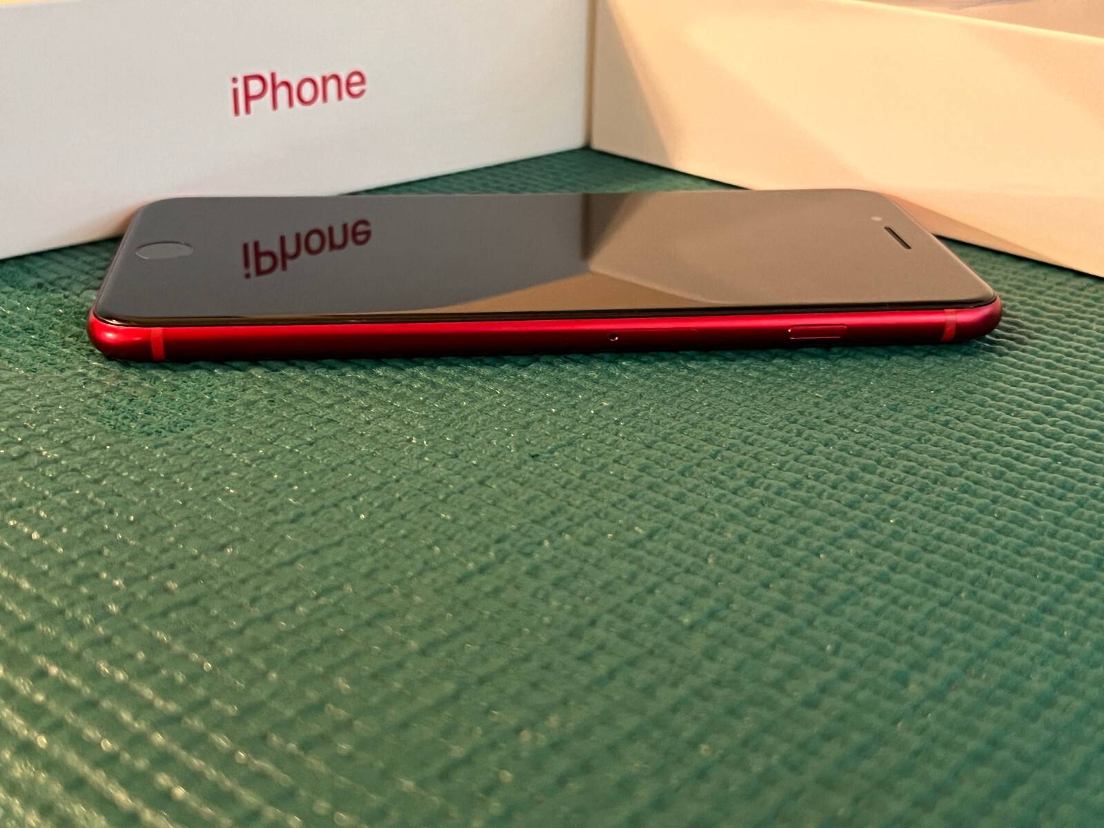 Apple iPhone 8 Plus – 256GB – Red unlocked A1897 (GSM)