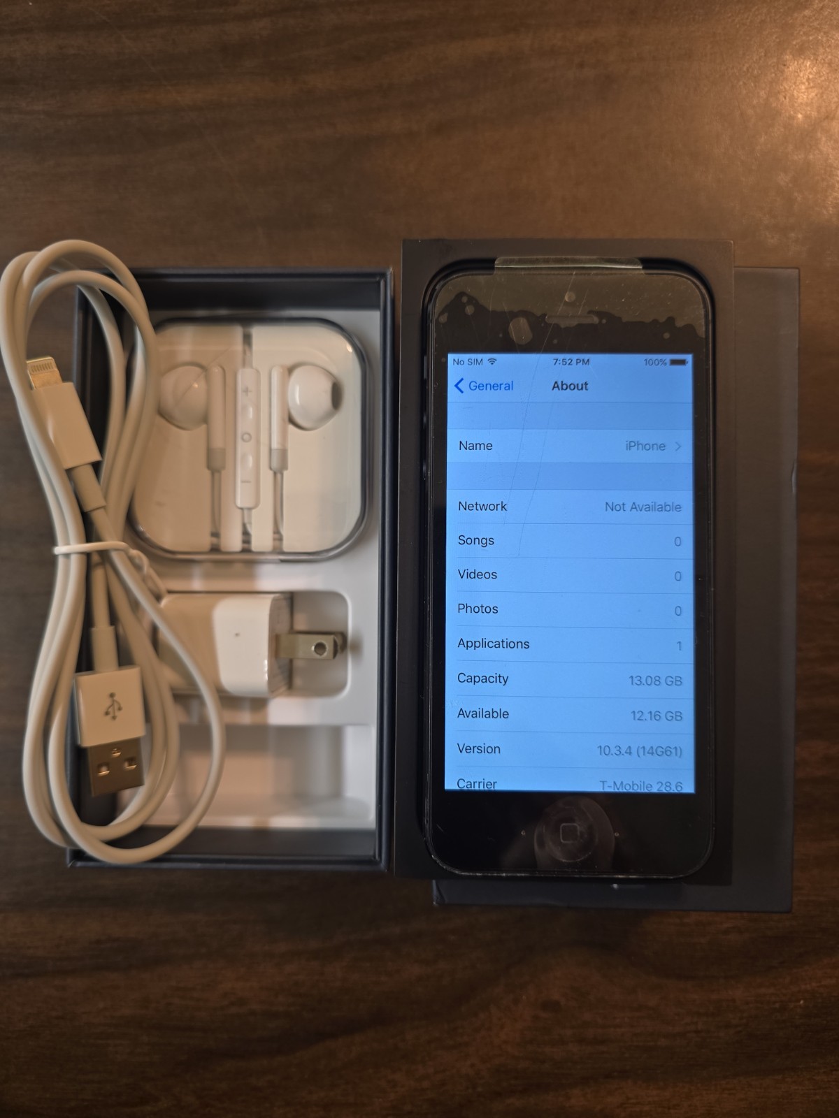 Apple iPhone 5 – 16 GB – Black & Slate (Unlocked) – Box & Accessories