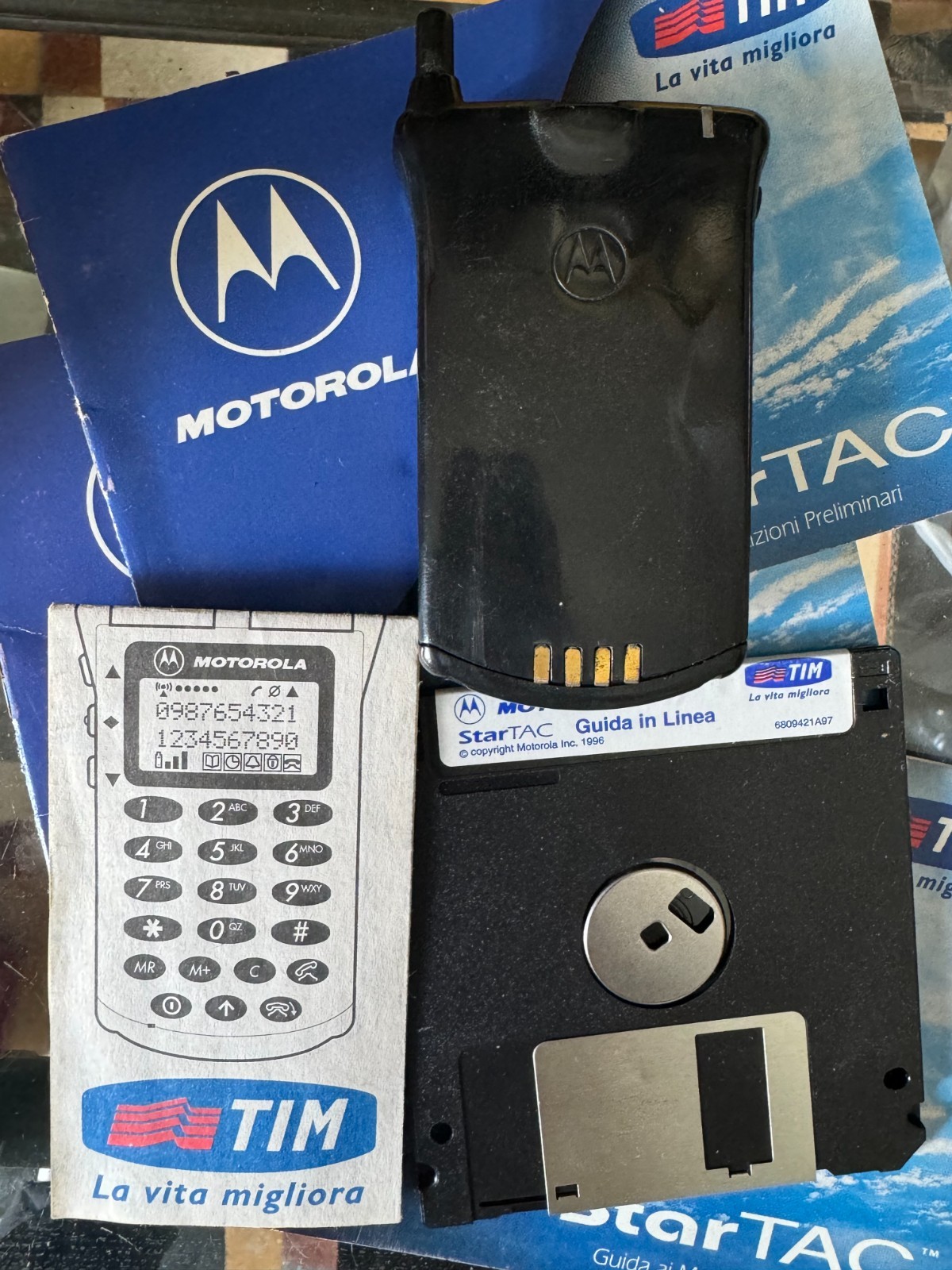 MOTOROLA STARTAC ETAC LED CELL PHONE
