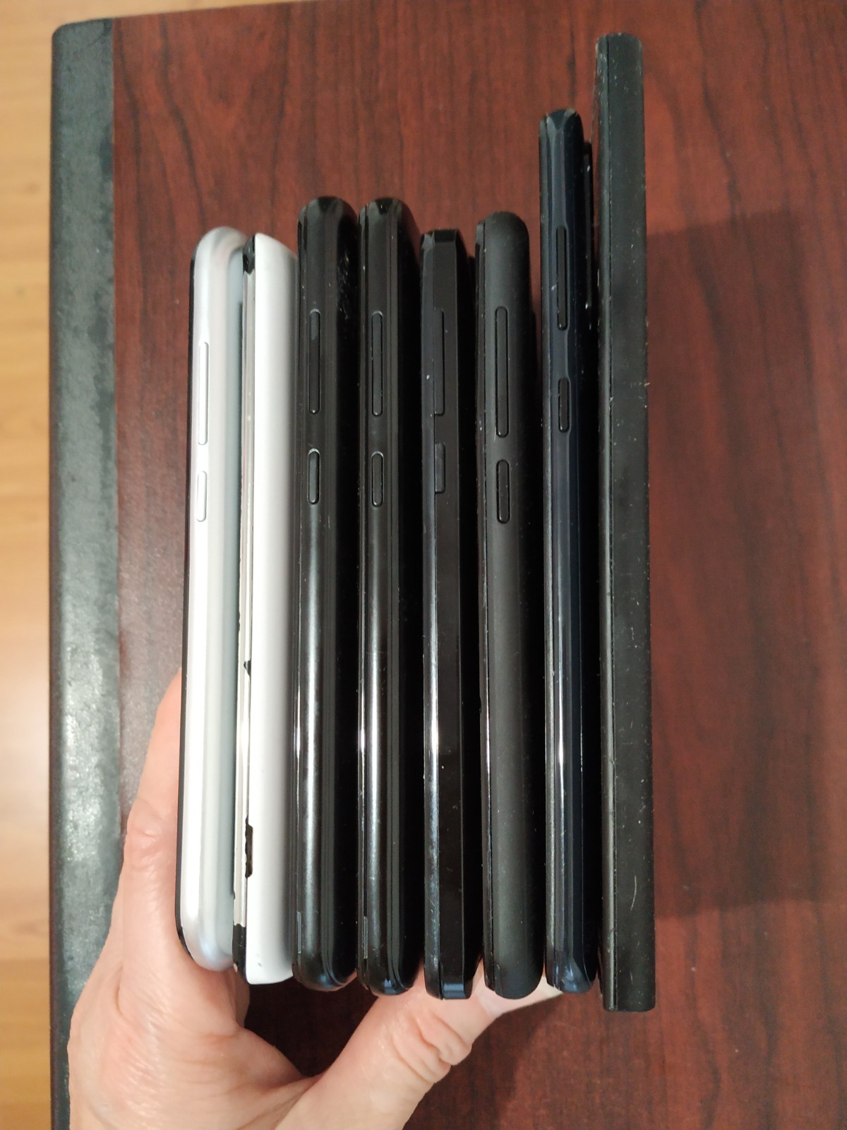 Lot of 8 Mixed Brand LG K7/ SKY Elite H5/ Wiko C210AE (2pc)/XR6M10 and other 8GB
