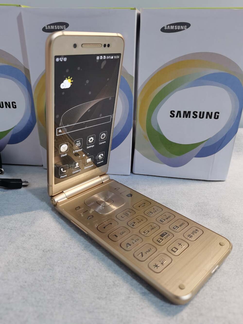 Unlocked Samsung SM-W2017 Android smart flip phone A++
