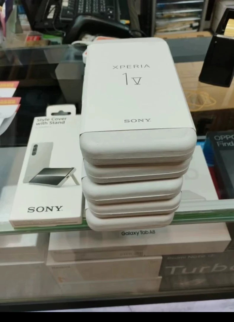 Sony Xperia 1 V 5G Qualcomm Snapdragon 8 Gen 2 Support microSDCC expansion