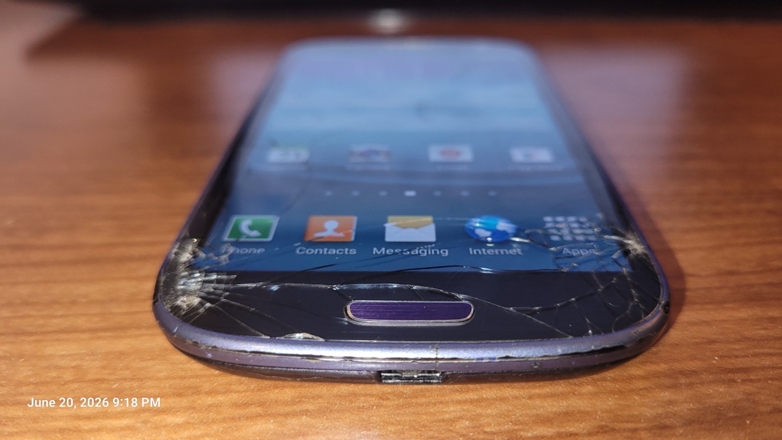 Samsung Galaxy S III (SPH-L710) Sprint, Black, 16GB, Works, Cracked Screen