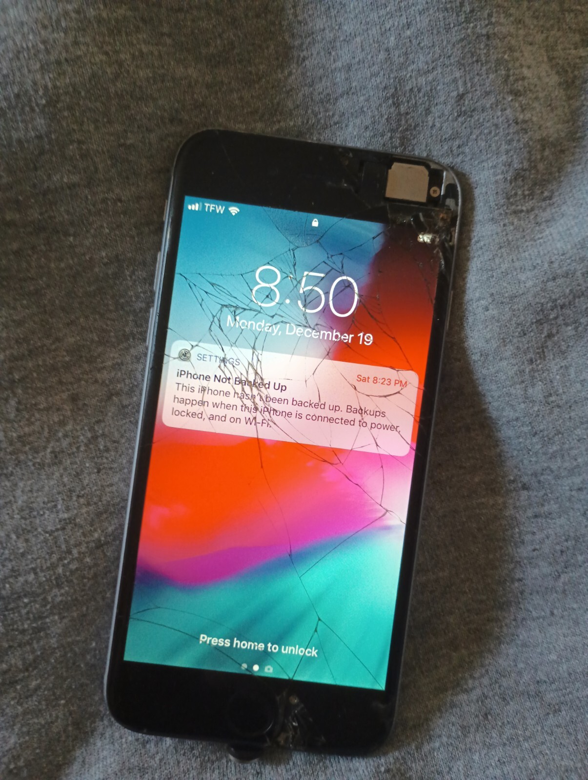 Apple iPhone 6 – 16GB – Space Gray (TracFone) A1549 (CDMA + GSM)